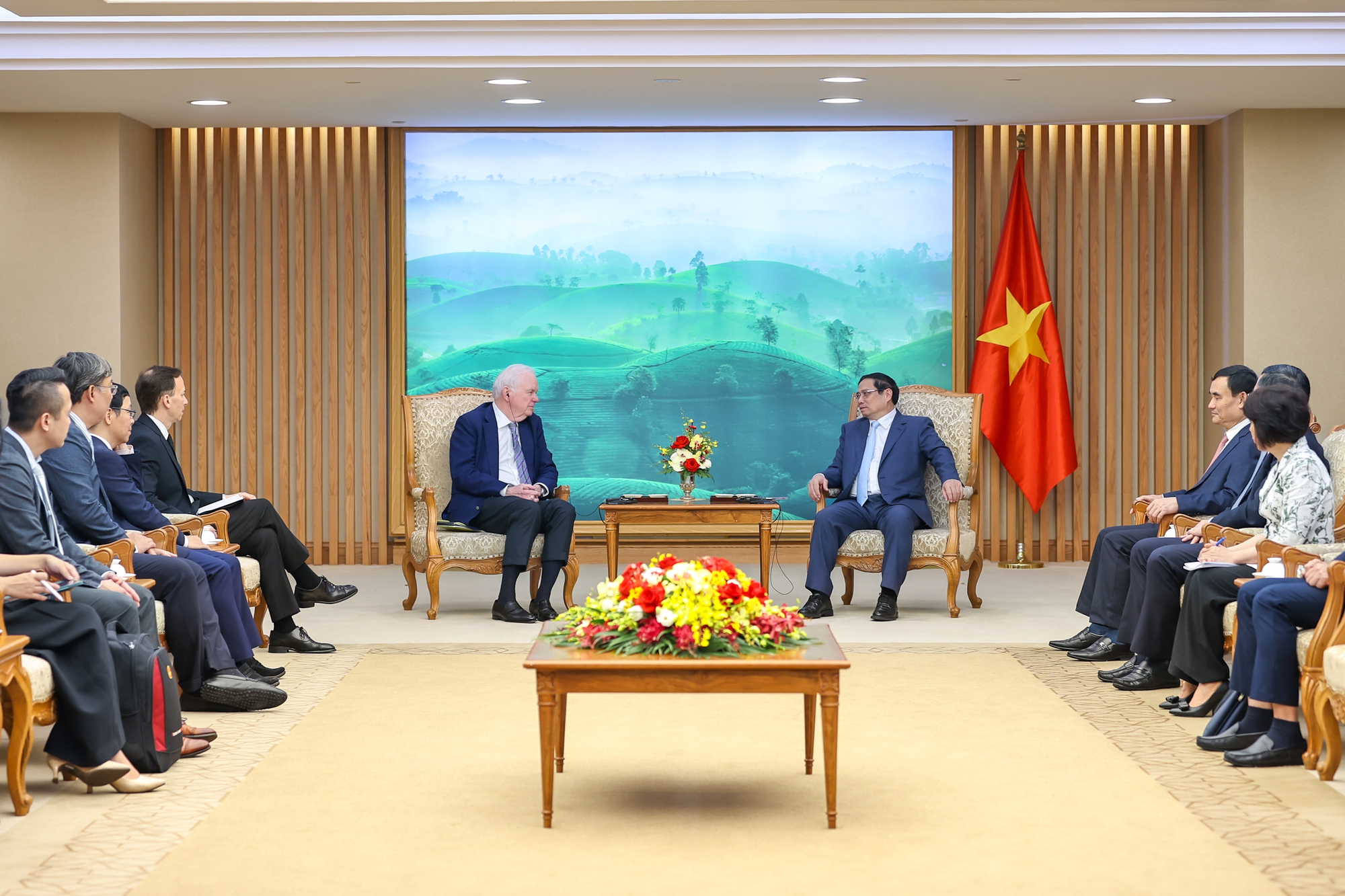 Ông Thomas Vallely khẳng định sẽ phối hợp chặt chẽ với với các cơ quan Chính phủ Việt Nam tổ chức Chương trình VELP năm 2024 thiết thực, hiệu quả với các nội dung gắn liền với các ưu tiên phát triển kinh tế-xã hội của Việt Nam theo gợi ý của Thủ tướng Phạm Minh Chính - Ảnh: VGP/Nhật Bắc
