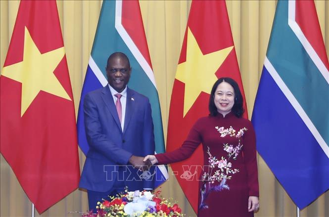 Phó Chủ tịch nước Võ Thị Ánh Xuân nhiệt liệt chào mừng Phó Tổng thống Paul Mashatile và Phu nhân thăm chính thức Việt Nam - Ảnh TTXVN