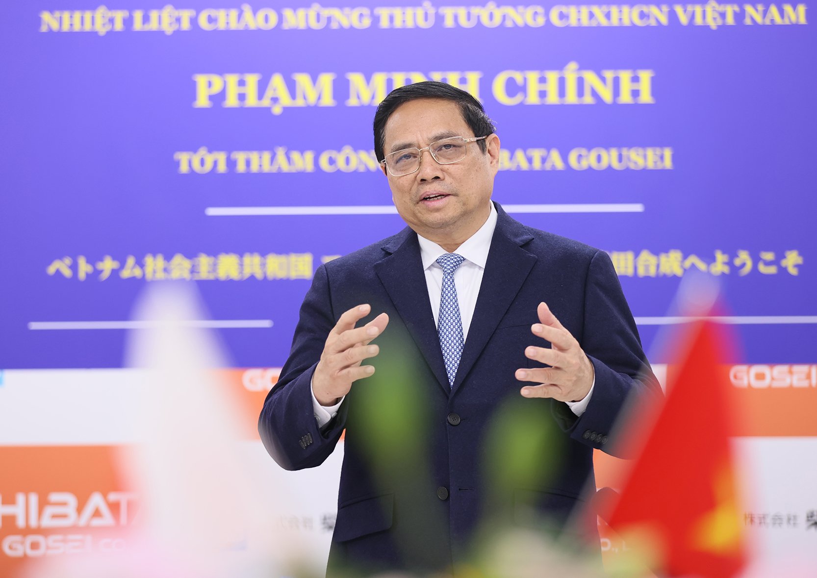 Thủ tướng Phạm Minh Chính chúc mừng, đánh giá cao sự phát triển và thành tựu đạt được của công ty trong những năm qua - Ảnh: VGP/Nhật Bắc