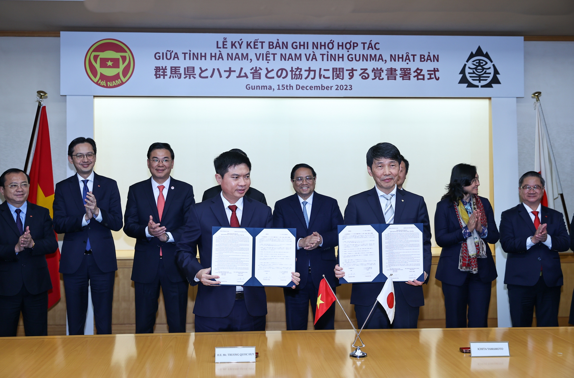 Thủ tướng chứng kiến lễ ký văn kiện hợp tác giữa tỉnh Gunma và tỉnh Hà Nam - Ảnh: VGP/Nhật Bắc