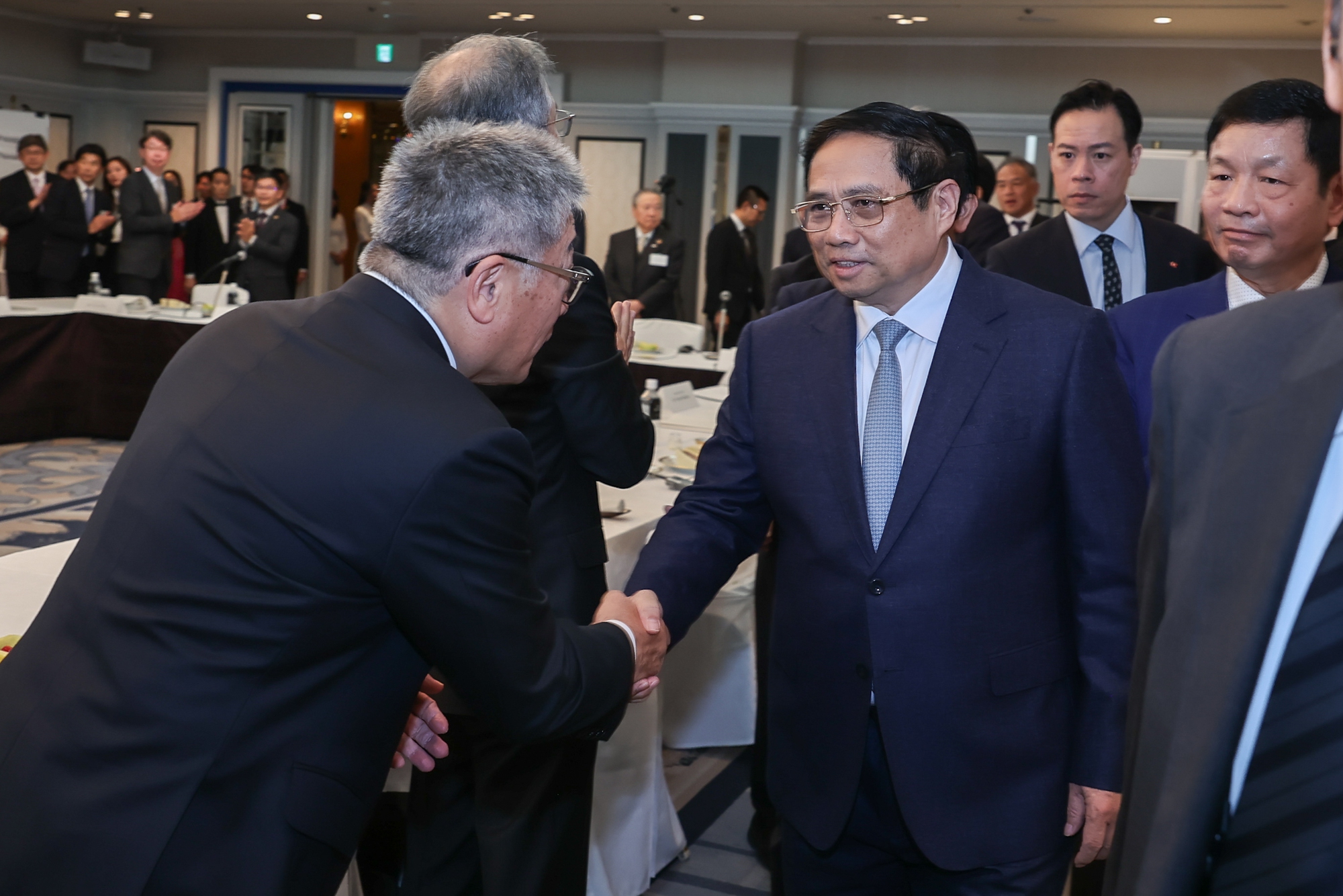 Thủ tướng Phạm Minh Chính gặp gỡ, làm việc với các tập đoàn, doanh nghiệp hàng đầu của Nhật Bản về hợp tác phát triển vi mạch bán dẫn và hệ sinh thái đi cùng - Ảnh: VGP/Nhật Bắc