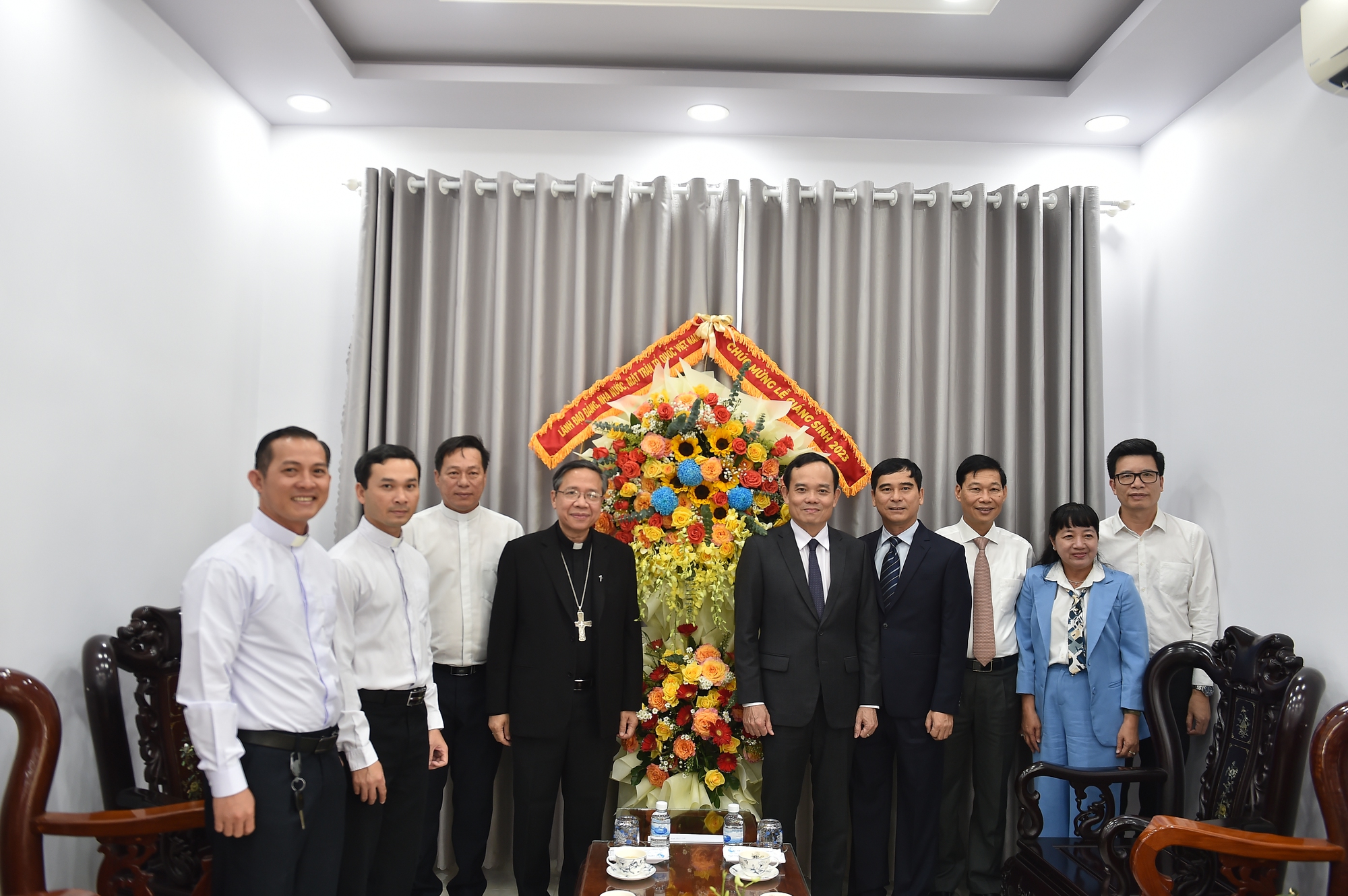 Phó Thủ tướng mong muốn đồng bào công giáo đề cao các giá trị đạo đức, văn hoá tốt đẹp của dân tộc trong các bài giảng và hoạt động tôn giáo - Ảnh: VGP/Hải Minh