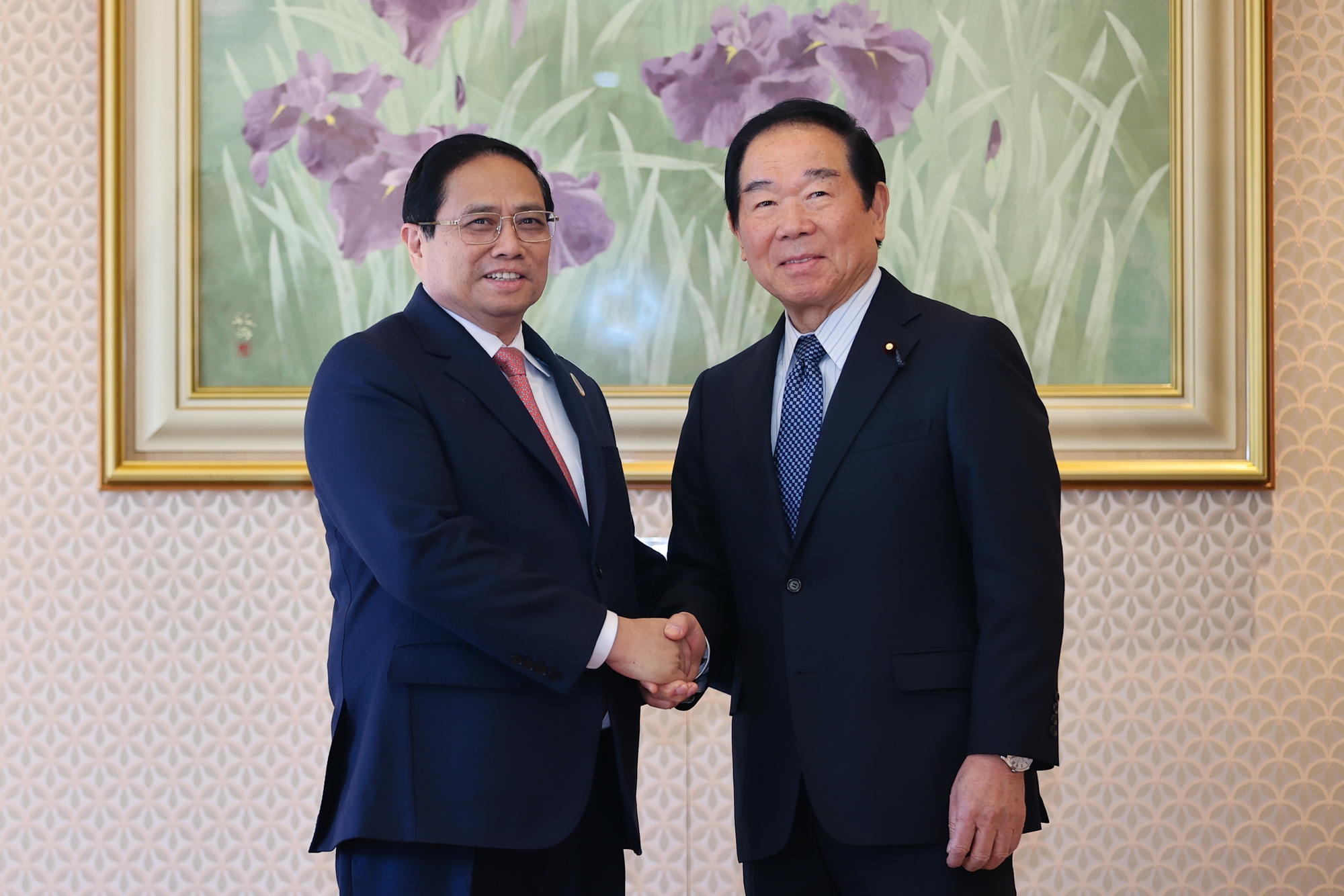 Thủ tướng Phạm Minh Chính và Chủ tịch Hạ viện Nhật Bản Nukaga Fukushiro - Ảnh: VGP/Nhật Bắc