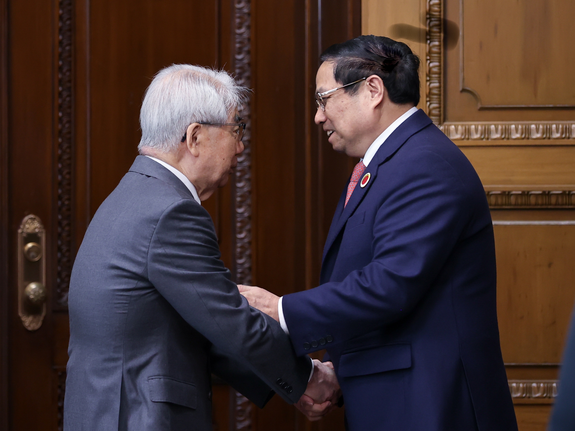 Thủ tướng Phạm Minh Chính và Chủ tịch Thượng viện Nhật Bản Otsuji Hidehisa - Ảnh: VGP/Nhật Bắc