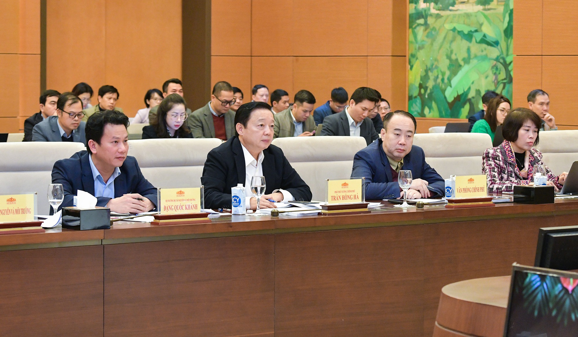Phó Thủ tướng Trần Hồng Hà và các đại biểu dự cuộc làm việc - Ảnh: quochoi.vn