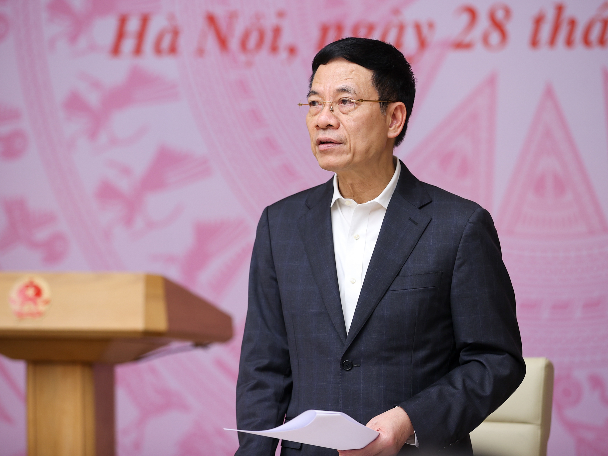 Bộ trưởng Bộ Thông tin và Tuyền thông Nguyễn Mạnh Hùng phát biểu tại hội nghị - Ảnh: VGP/Nhật Bắc