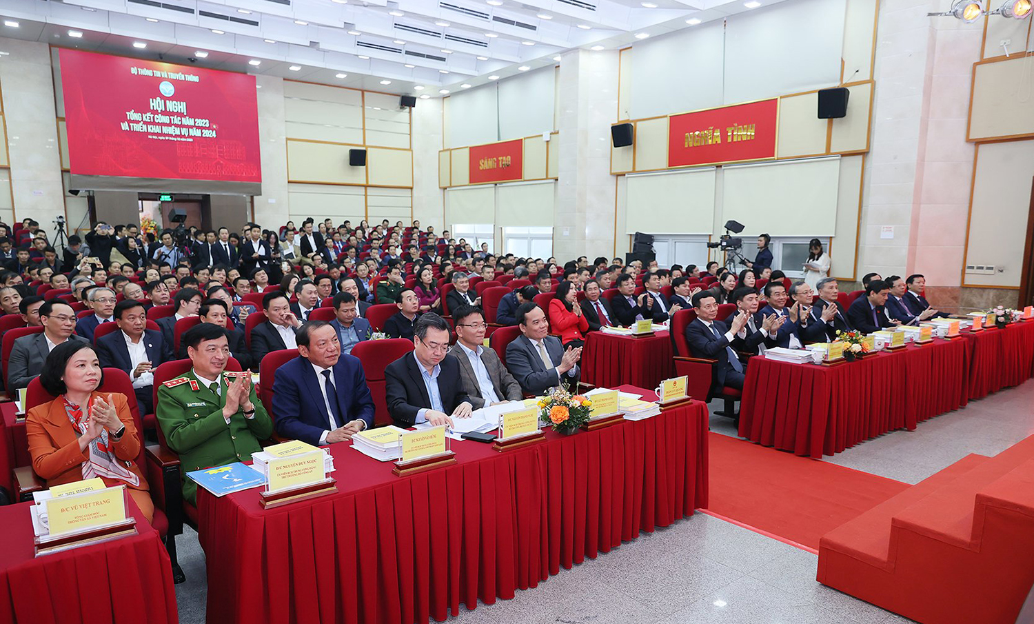 Phó Thủ tướng Trần Lưu Quang dự Hội nghị tổng kết công tác năm 2023, triển khai nhiệm vụ năm 2024 của Bộ Thông tin và Truyền thông - Ảnh: VGP/Hải Minh