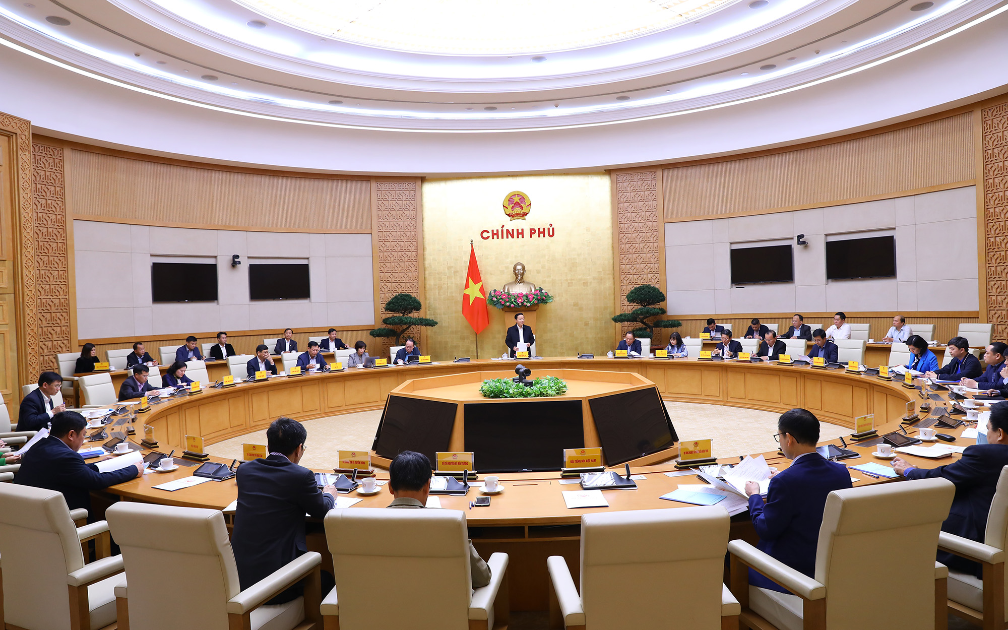 Phó Thủ tướng Trần Hồng Hà nhấn mạnh tầm quan trọng của cơ chế, chính sách tạo điều kiện cho người dân, đối tượng của từng phong trào văn hoá có thể chủ động tham gia - Ảnh: VGP/MK