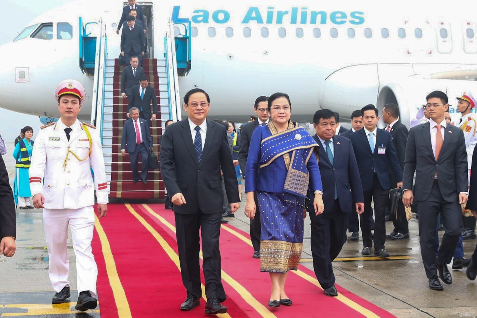 Đây là chuyến thăm chính thức Việt Nam đầu tiên của Thủ tướng Lào Sonexay Siphandone trên cương vị mới - Ảnh: VGP/Nhật Bắc