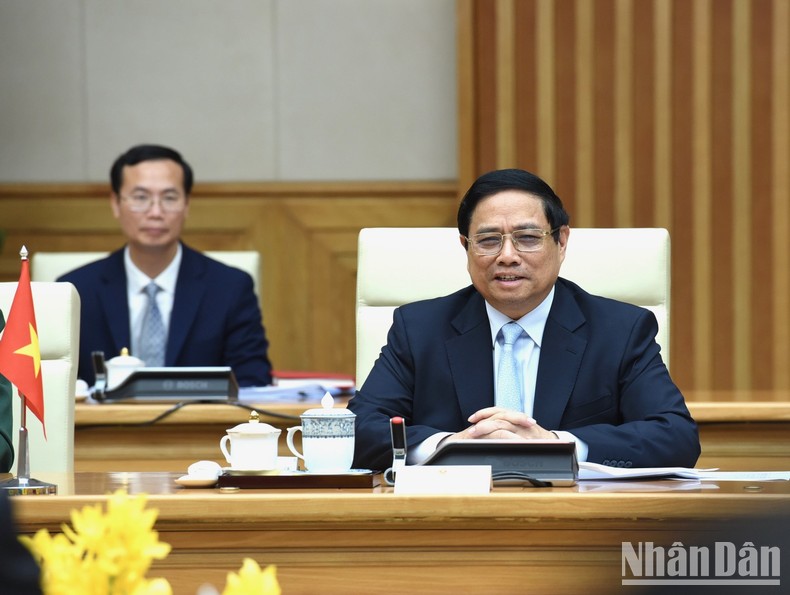 Thủ tướng Phạm Minh Chính phát biểu tại buổi hội đàm với Thủ tướng Chính phủ nước Cộng hòa Dân chủ Nhân dân Lào Sonexay Siphandone.