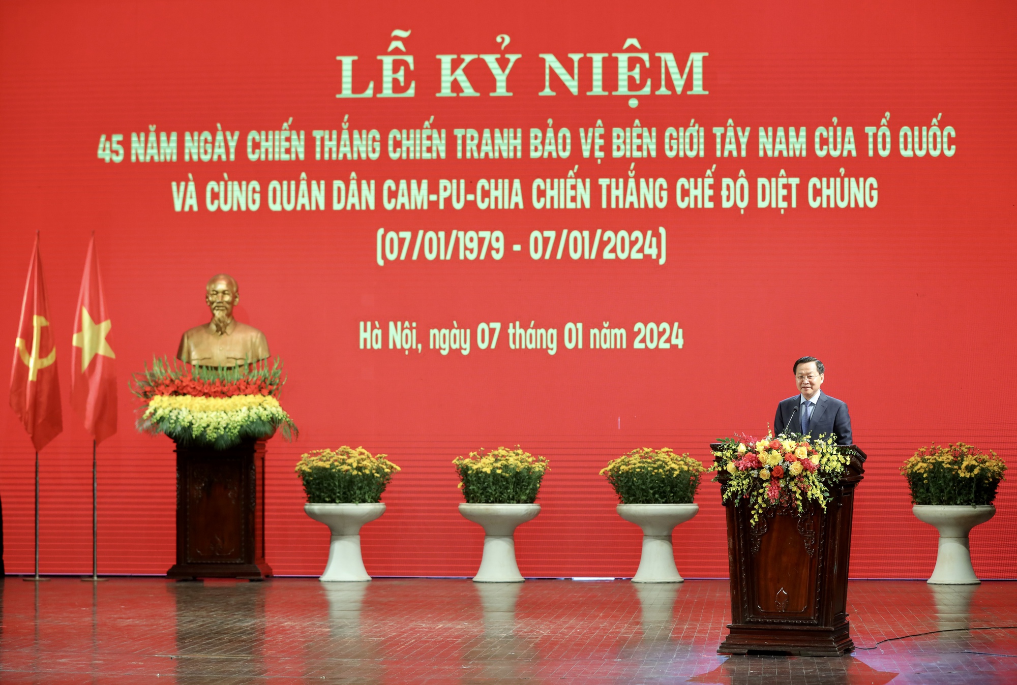 Đồng chí Lê Minh Khái: Đảng, Nhà nước, quân đội và nhân dân Việt Nam đã thực hiện quyền tự vệ chính đáng của mình, đập tan các hành động xâm lược, cùng với lực lượng vũ trang và nhân dân Campuchia đánh đổ chế độ diệt chủng tàn bạo vào ngày 07 tháng Giêng năm 1979.