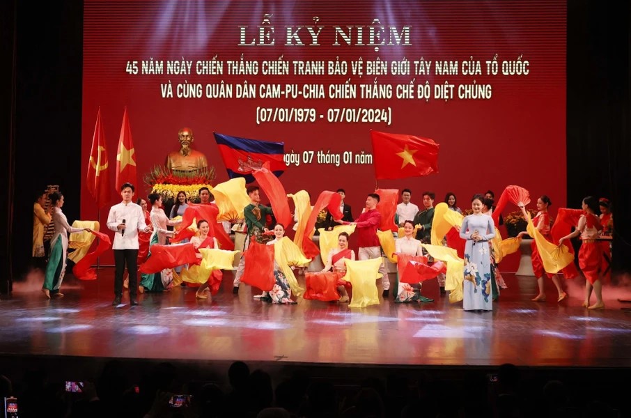 Đưa quan hệ Việt Nam - Campuchia phát triển lên một tầm cao mới.