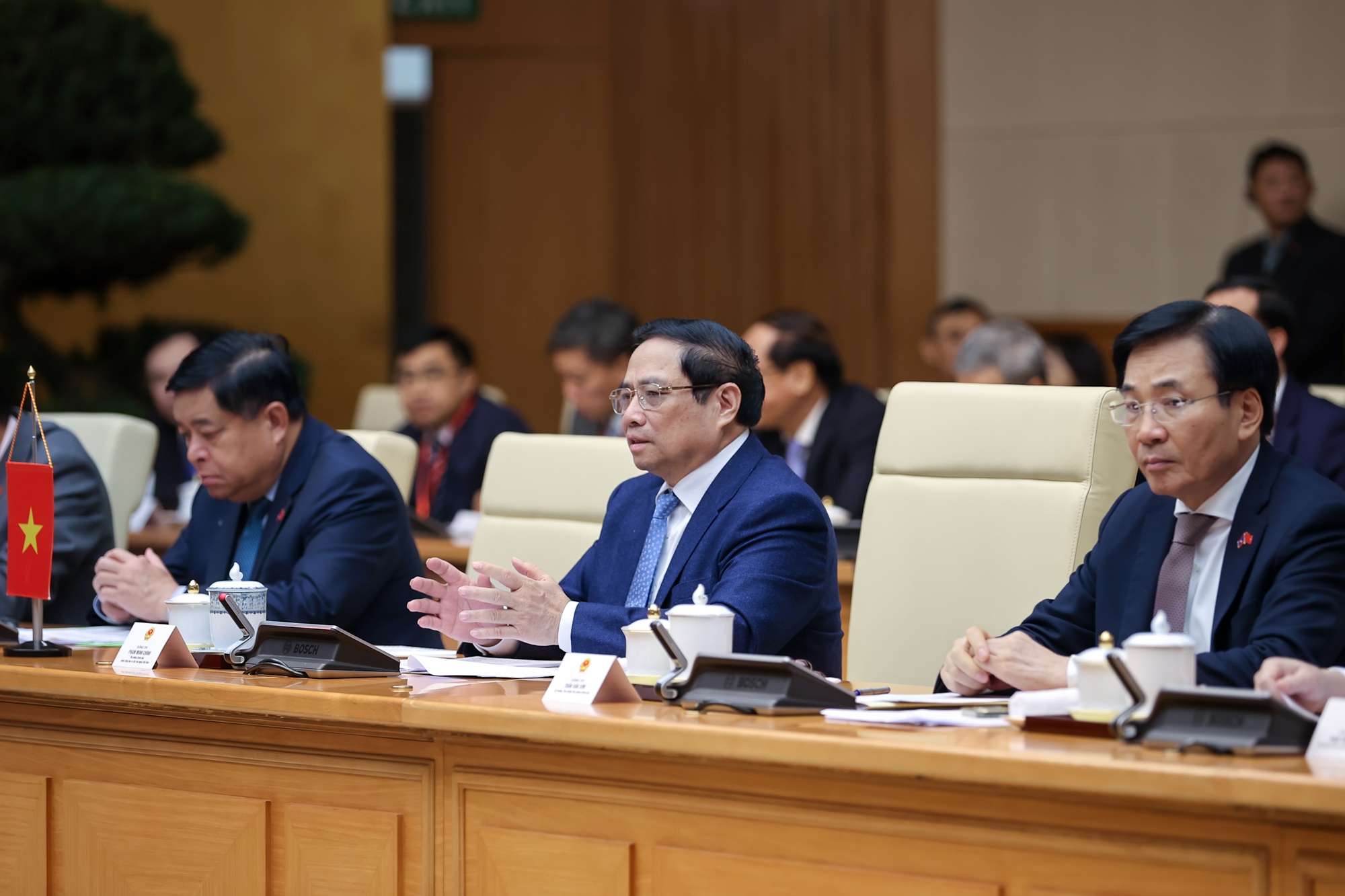 Thủ tướng Phạm Minh Chính và Thủ tướng Lào Sonexay Siphandone vui mừng và nhấn mạnh, trong bối cảnh gặp nhiều khó khăn, thách thức, song hai nước đã triển khai nghiêm túc, hiệu quả các thỏa thuận cấp cao, mang lại nhiều thành tựu trong hợp tác giữa hai nước trên các lĩnh vực - Ảnh: VGP/Nhật Bắc