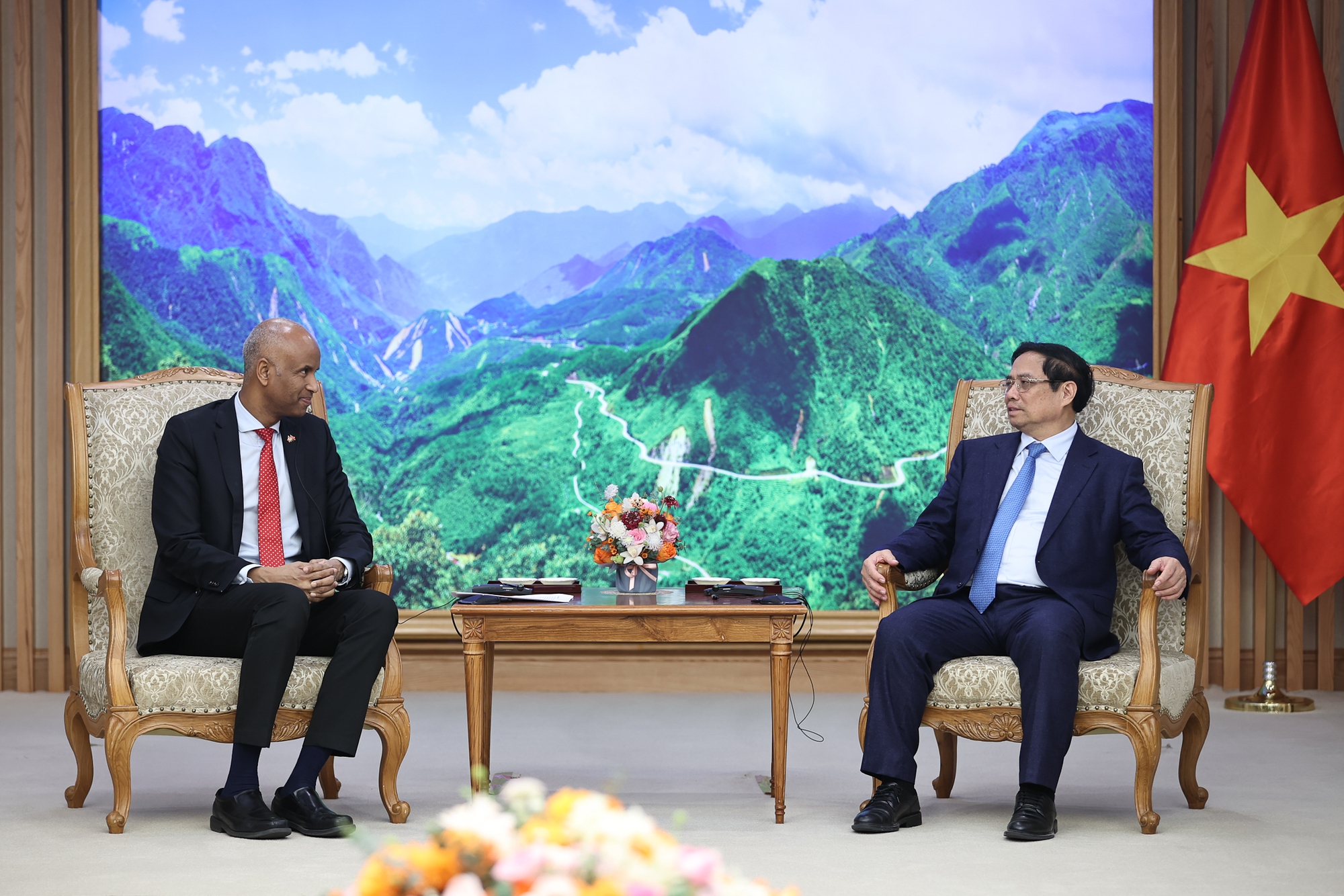 Thủ tướng Phạm Minh Chính đề nghị hai bên tiếp tục đẩy mạnh hợp tác các lĩnh vực mũi nhọn như kinh tế, thương mại, đầu tư, giáo dục đào tạo, khoa học công nghệ - Ảnh: VGP/Nhật Bắc