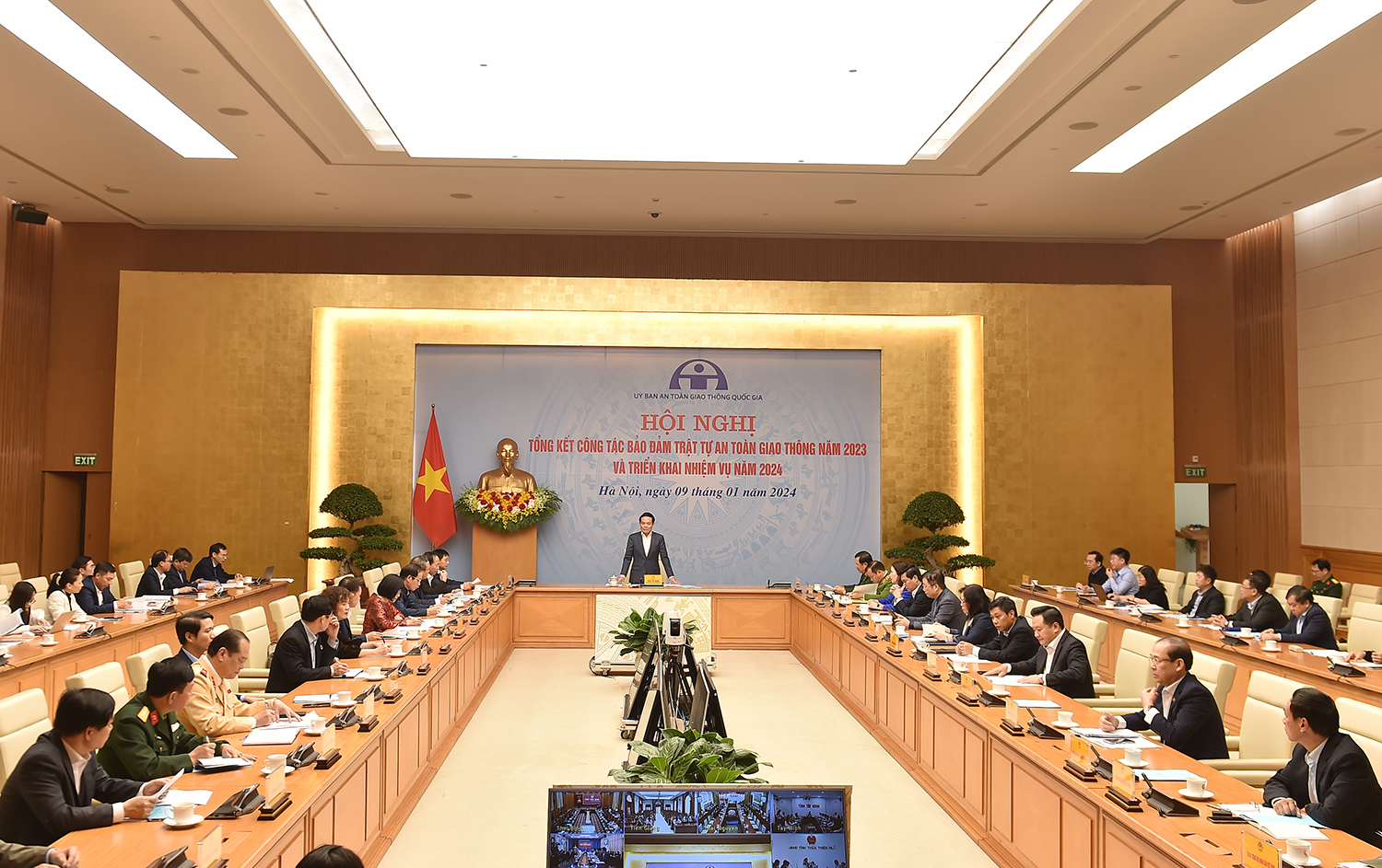 Hội nghị tổng kết công tác bảo đảm TTATGT năm 2023, triển khai nhiệm vụ năm 2024 của Uỷ ban An toàn giao thông Quốc gia, sáng 9/1 - Ảnh: VGP/Hải Minh
