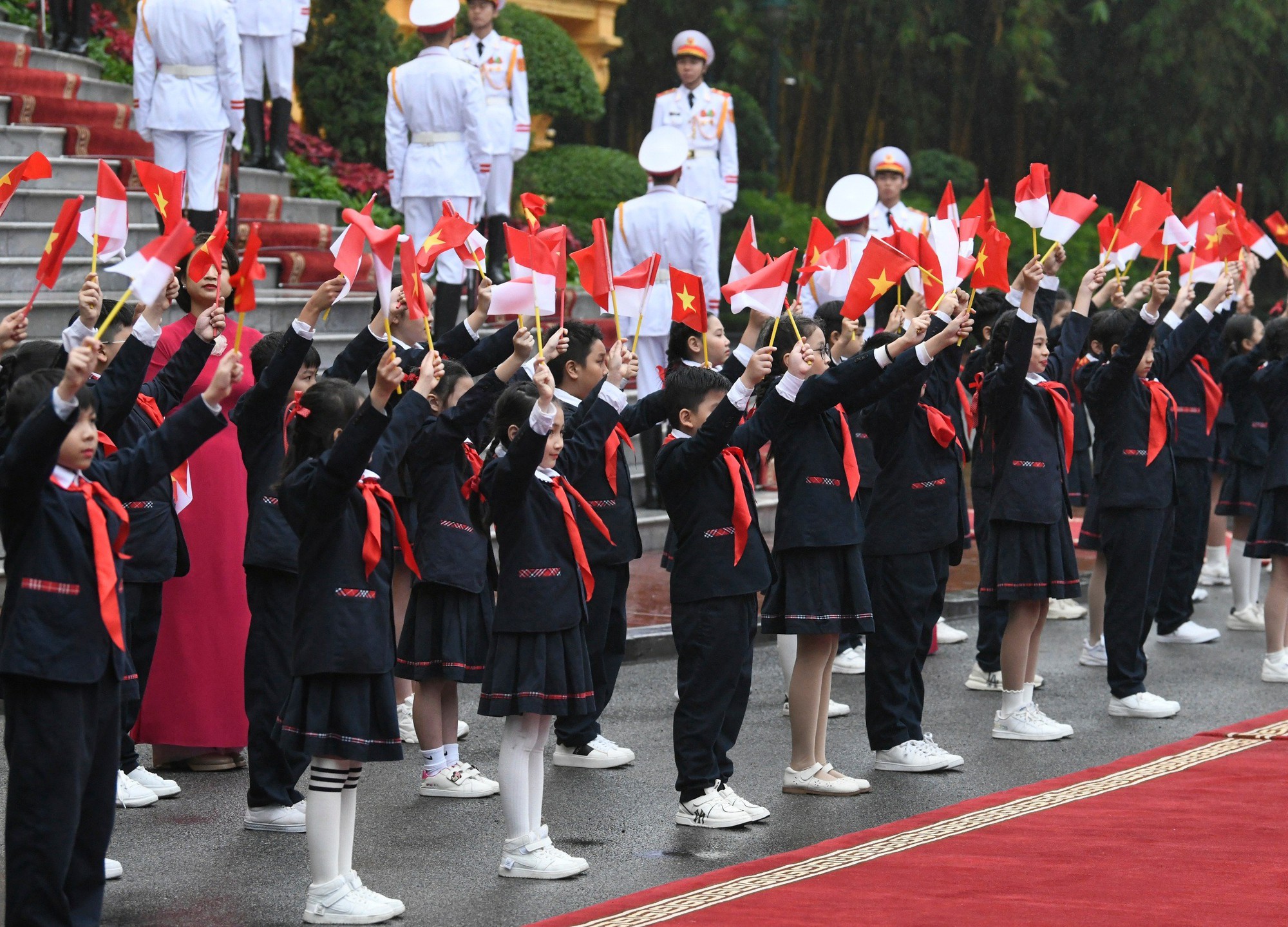 Thiếu nhi Thủ đô Hà Nội chào đón Tổng thống Cộng hoà Indonesia Joko Widodo - Ảnh: VGP/Nhật Bắc