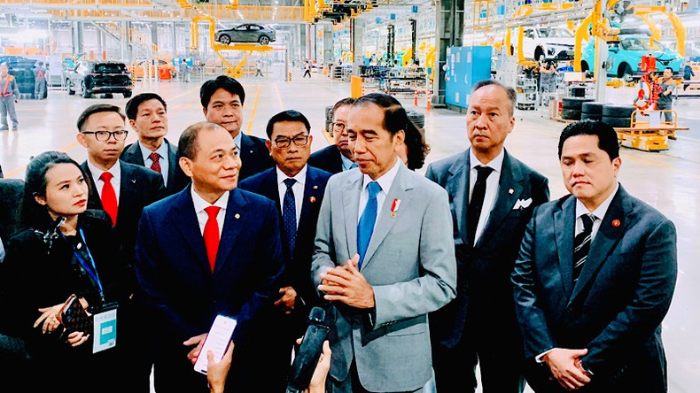Tổng thống Indonesia Joko Widodo bày tỏ vui mừng khi đến thăm nhà máy.