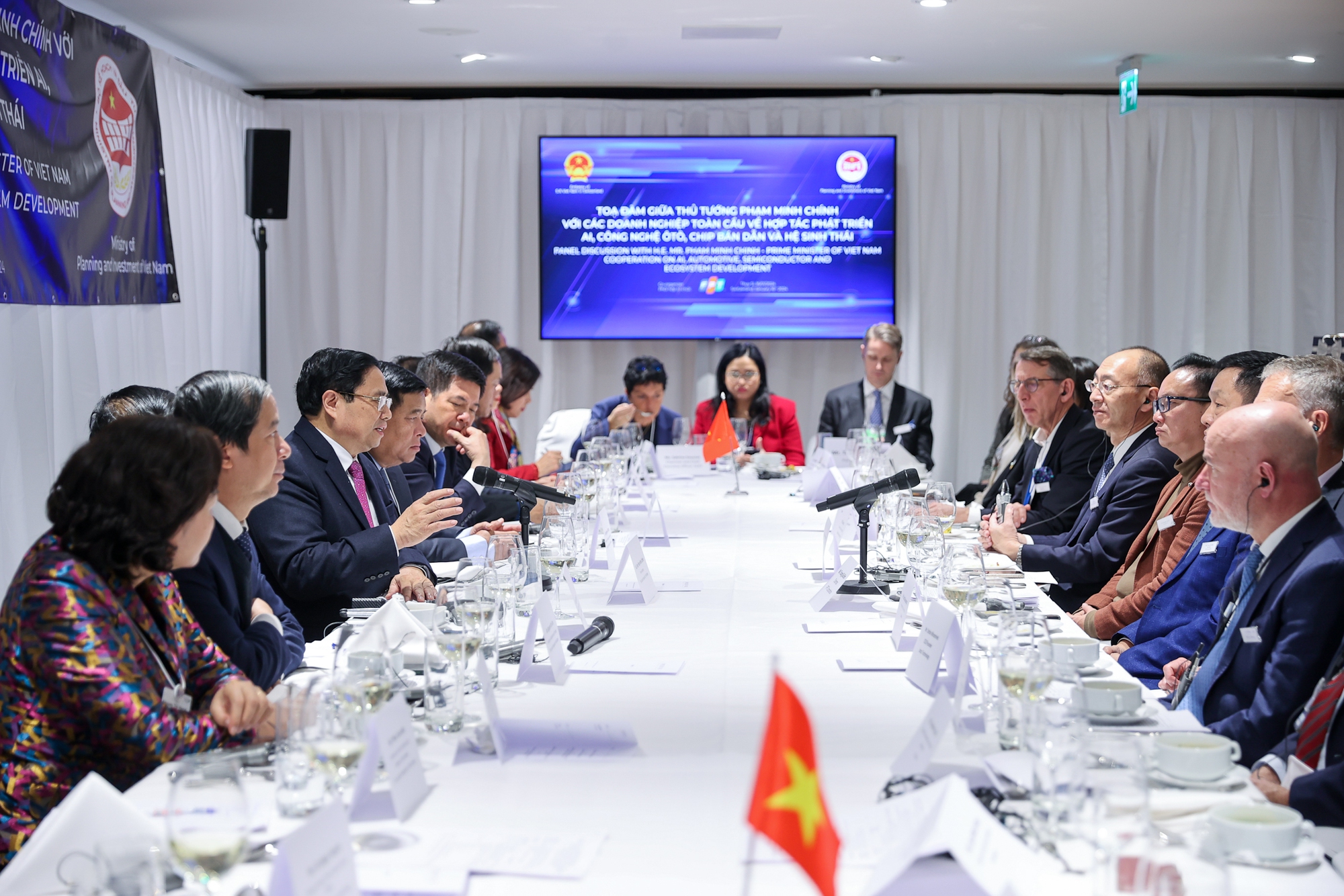 Thủ tướng mong các doanh nghiệp tiếp tục hợp tác, đầu tư hiệu quả, bền vững tại Việt Nam - Ảnh: VGP/Nhật Bắc