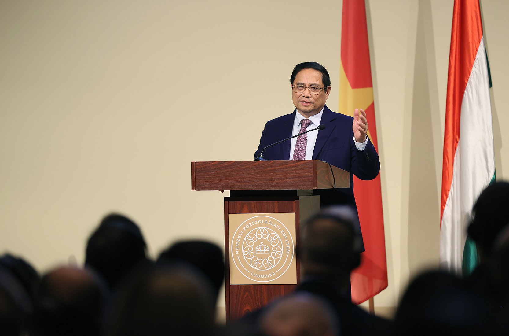 Thủ tướng Phạm Minh Chính phát biểu tại Diễn đàn doanh nghiệp Việt Nam-Hungary - Ảnh: VGP/Nhật Bắc