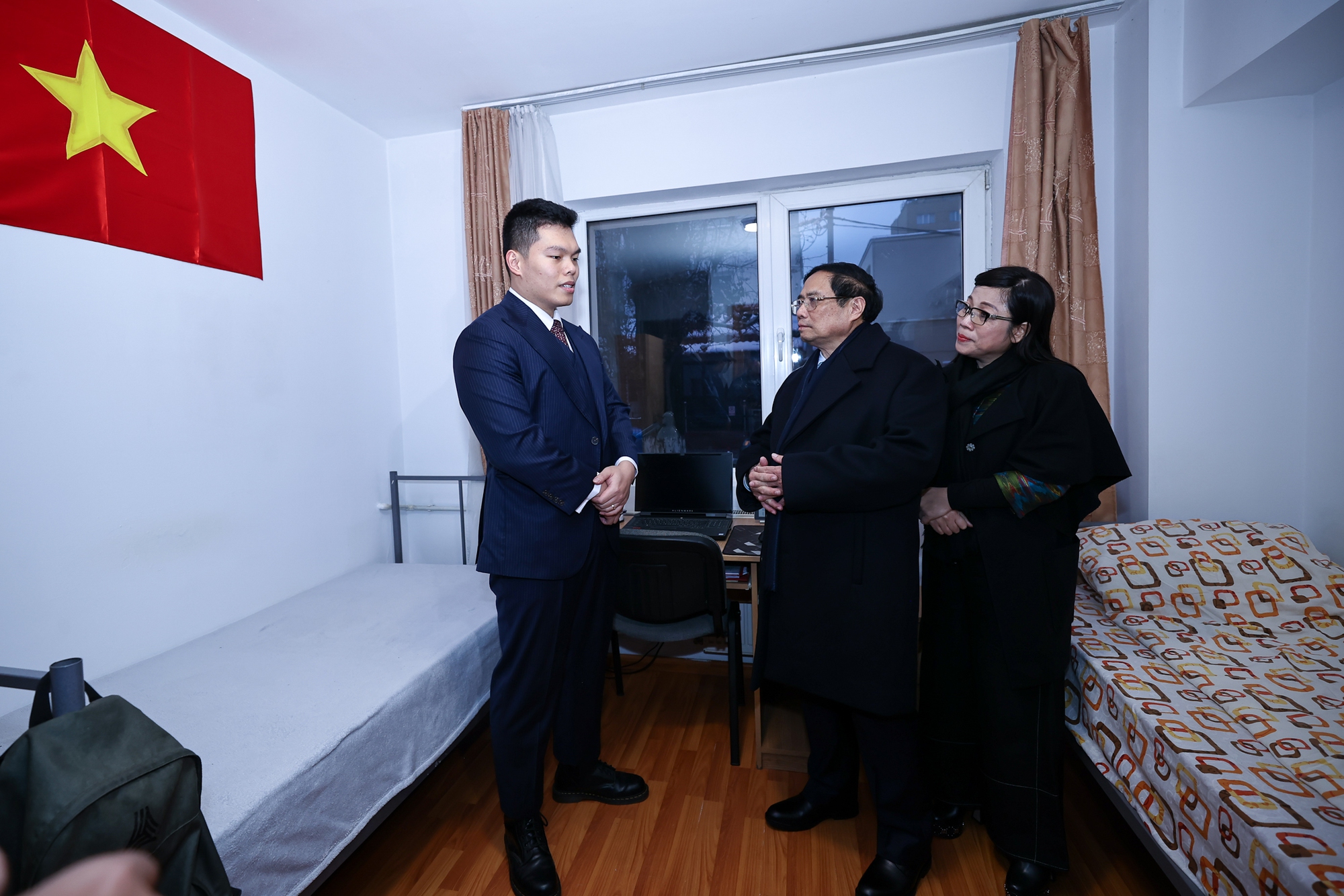 Thủ tướng và Phu nhân thăm khu ký túc xá sinh viên quốc tế - Ảnh: VGP/Nhật Bắc