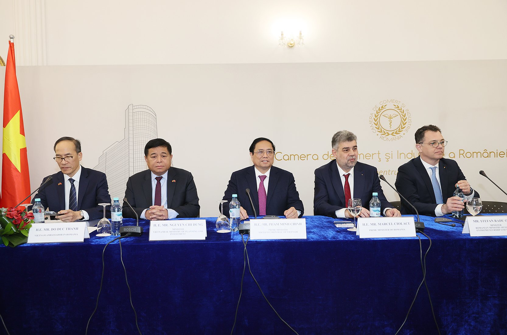 Diễn đàn do Bộ Kế hoạch và Đầu tư và Đại sứ quán Việt Nam tại Romania phối hợp với Phòng Thương mại và Công nghiệp Romania tổ chức - Ảnh: VGP/Nhật Bắc