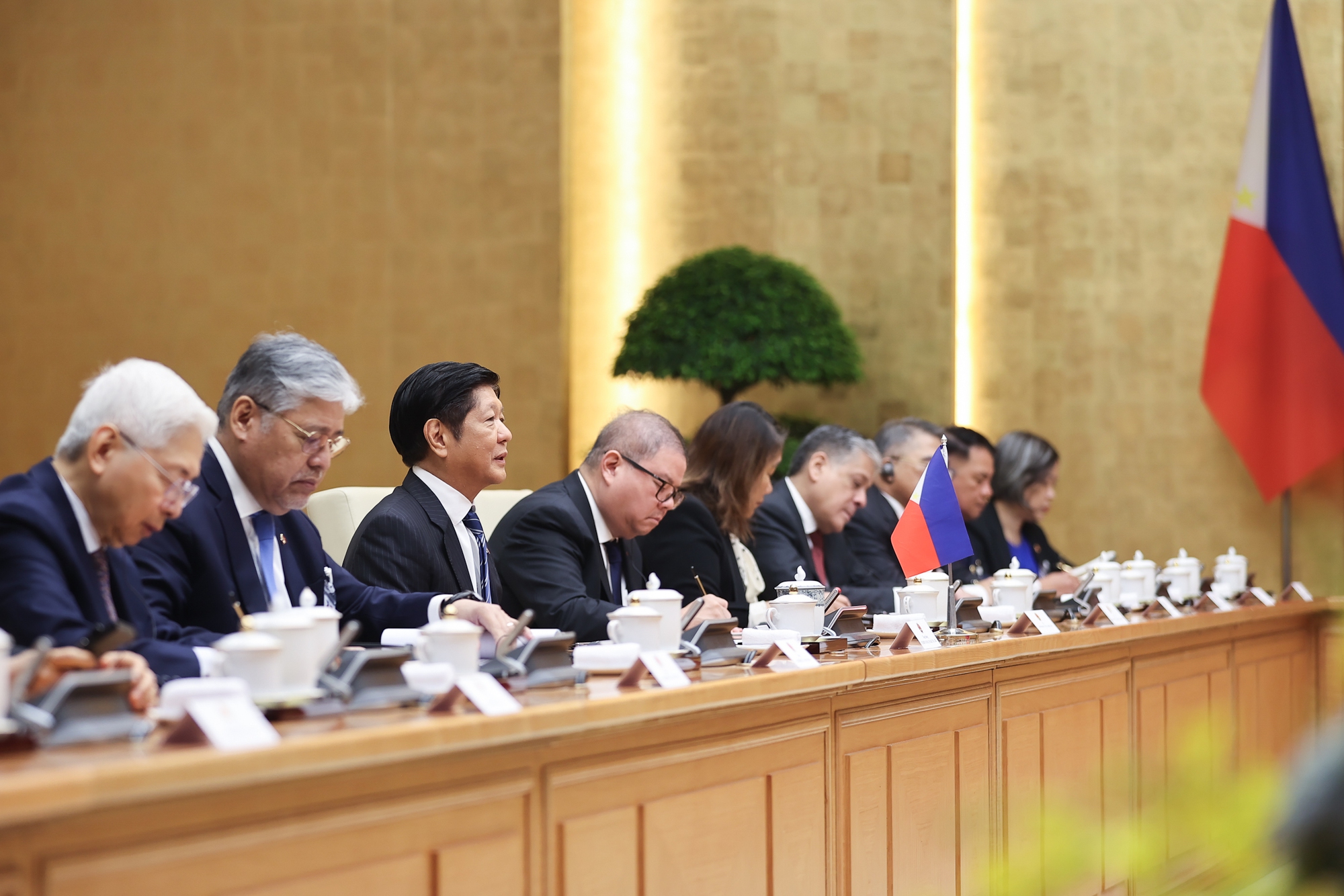 Tổng thống Marcos Jr. nhất trí với đề nghị của Thủ tướng Phạm Minh Chính về việc đẩy mạnh hợp tác trên các lĩnh vực còn nhiều tiềm năng - Ảnh: VGP/Nhật Bắc