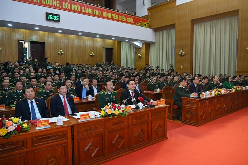 Chủ tịch Quốc hội Vương Đình Huệ thăm hỏi, nói chuyện trực tuyến với cán bộ, chiến sĩ bộ đội biên phòng trên cả nước. (Ảnh: DUY LINH)