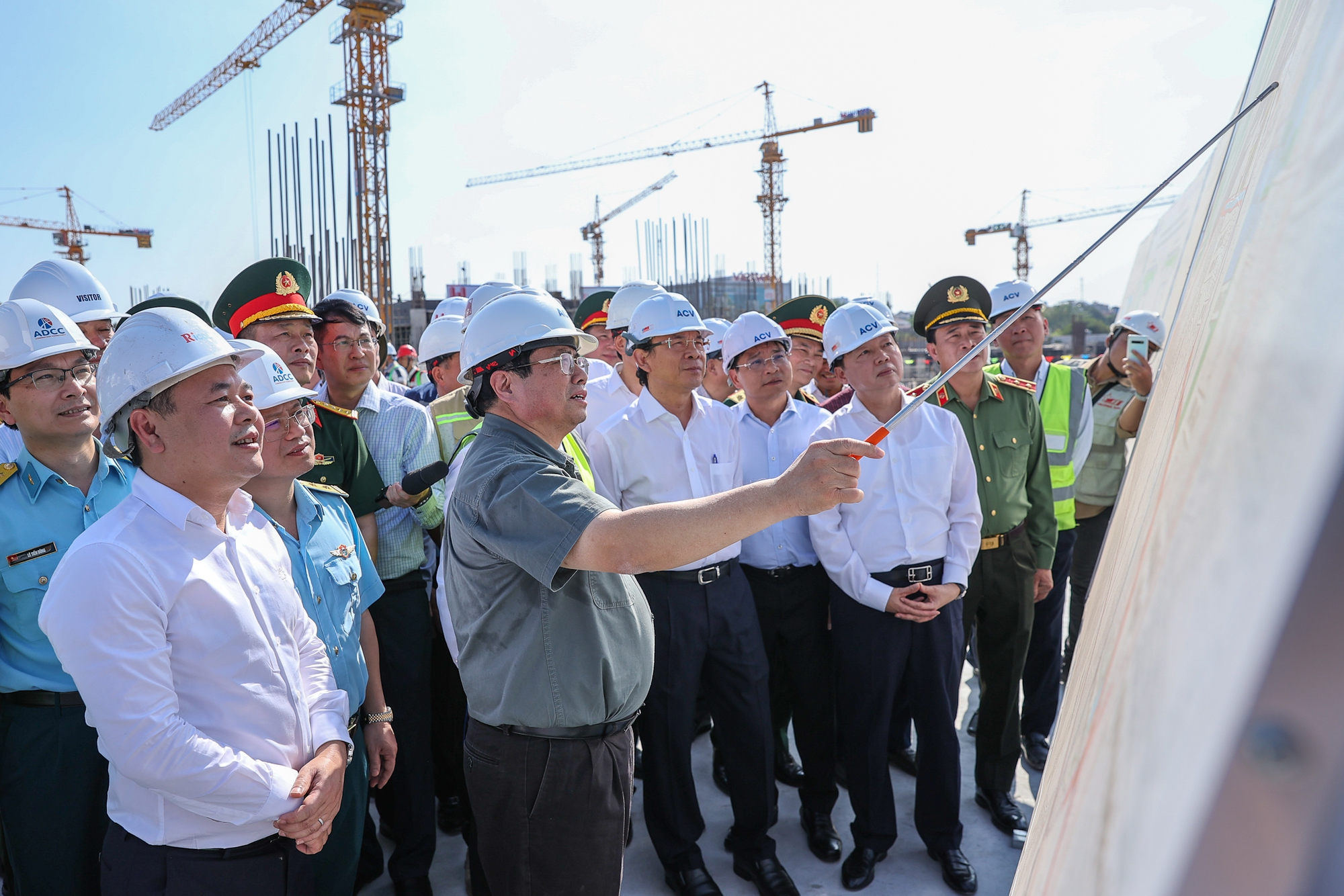 Thủ tướng làm việc và kiểm tra dự án nhà Ga hành khách T3 Tân Sơn Nhất (TPHCM) - Ảnh: VGP/Nhật Bắc