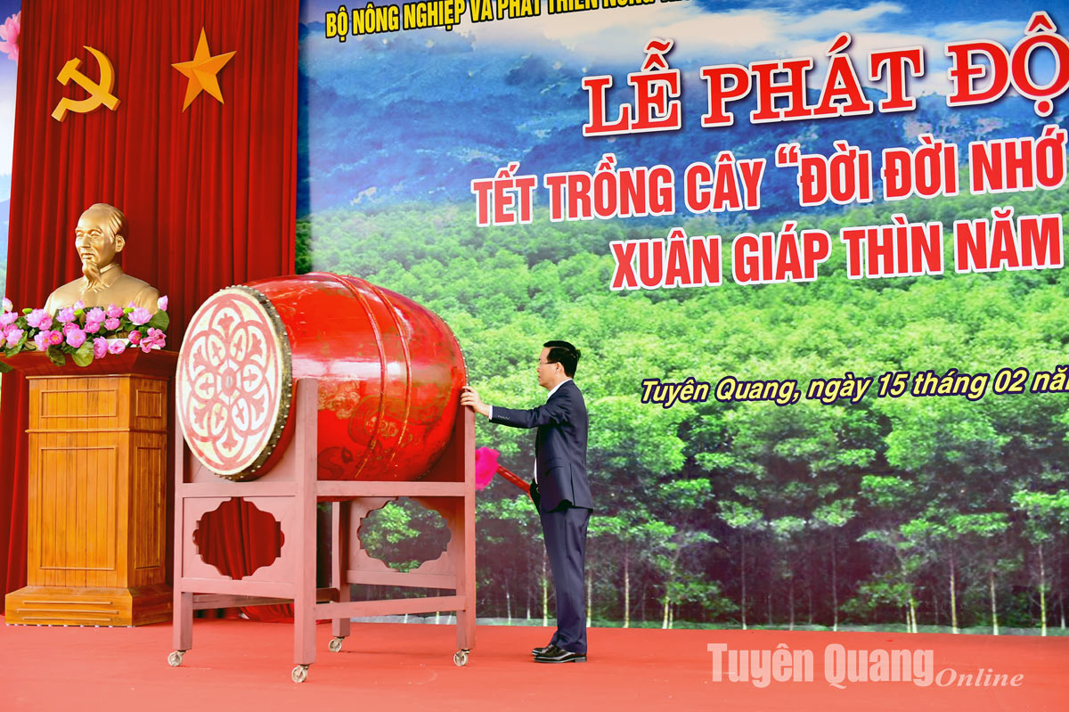 Chủ tịch nước Võ Văn Thưởng đánh trống phát động Tết trồng cây