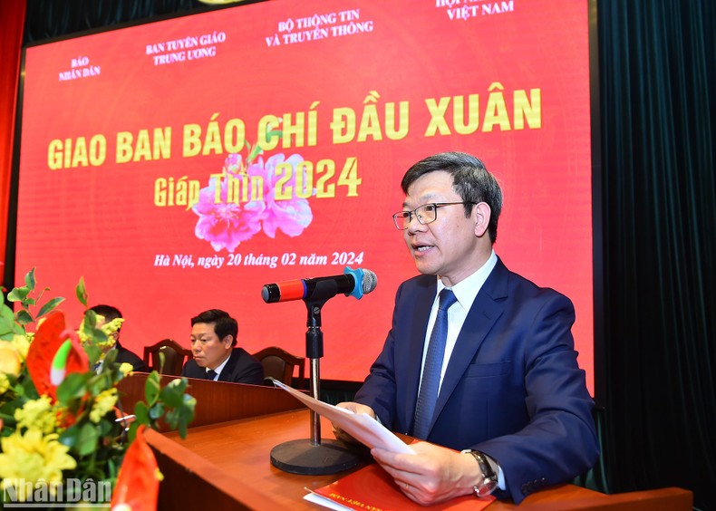 Đồng chí Tống Văn Thanh, Vụ trưởng Vụ Báo chí-Xuất bản (Ban Tuyên giáo Trung ương) phát biểu tại hội nghị.