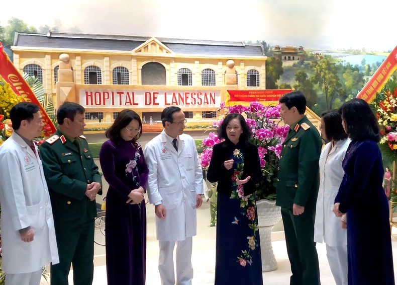 Đồng chí Trương Thị Mai đề nghị lãnh đạo Bộ Quốc phòng, Bệnh viện 108 nghiên cứu cơ chế, chính sách đãi ngộ để giữ nguồn nhân lực giỏi.