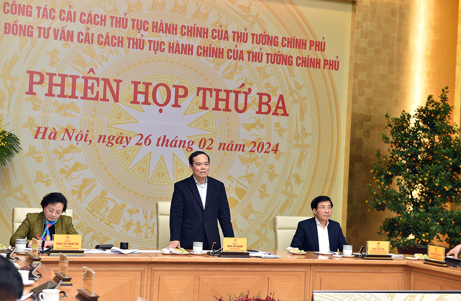Phó Thủ tướng Trần Lưu Quang ghi nhận, đánh giá cao nỗ lực của các thành viên Tổ công tác và Hội đồng tư vấn về những kết quả đã đạt được trong cải cách TTHC trên các lĩnh vực trong năm 2023 - Ảnh: VGP/Hải Minh