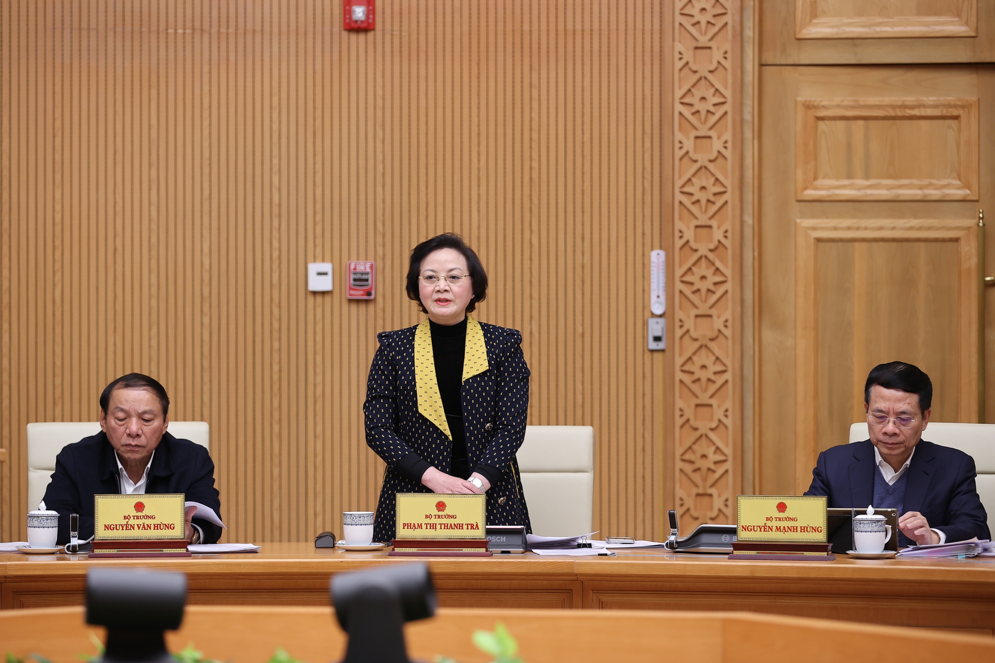 Bộ trưởng Bộ Nội vụ Phạm Thị Thanh Trà phát biểu thảo luận tại phiên họp - Ảnh: VGP/Nhật Bắc