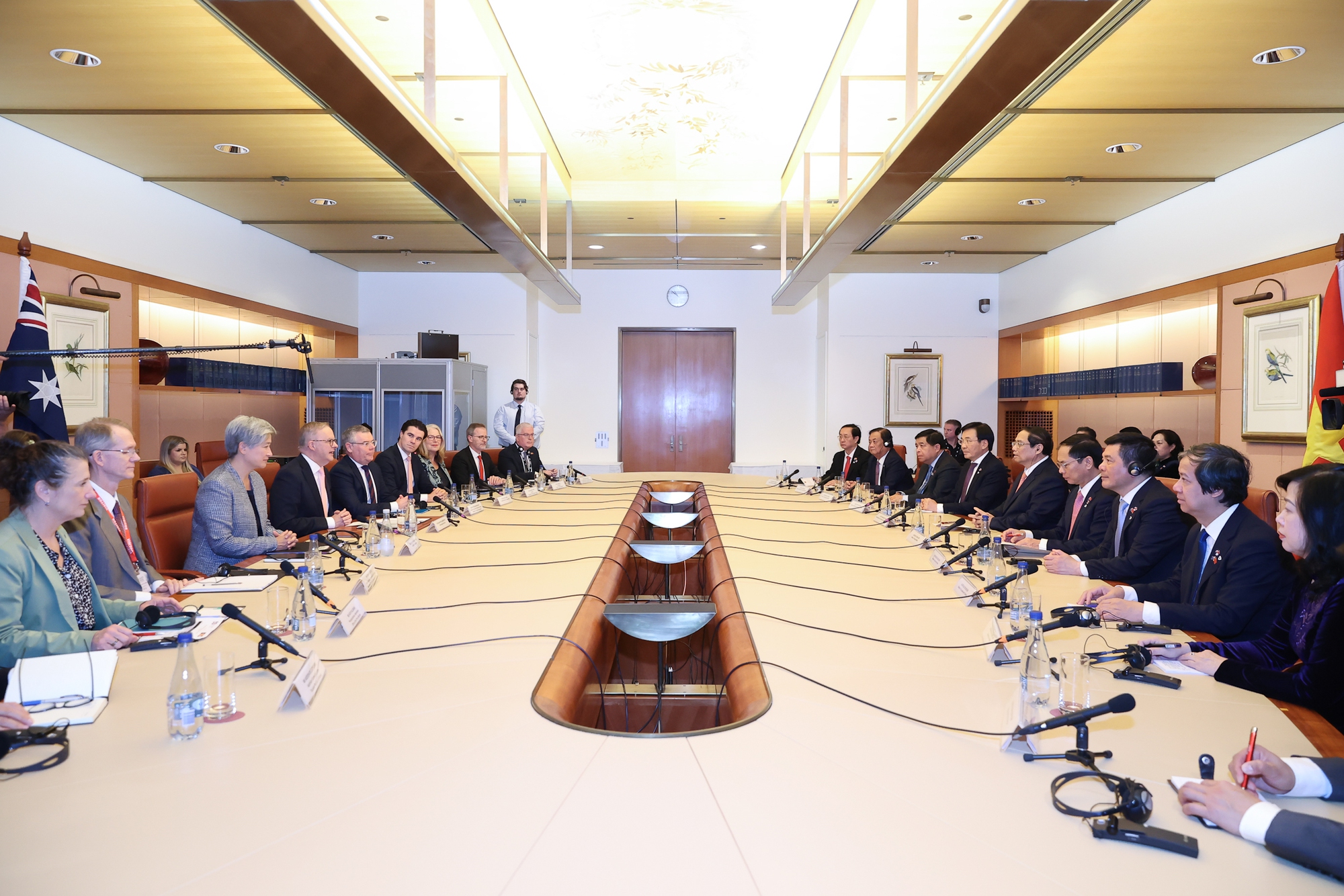 Thủ tướng Phạm Minh Chính và Thủ tướng Australia tiến hành hội đàm - Ảnh: VGP/Nhật Bắc