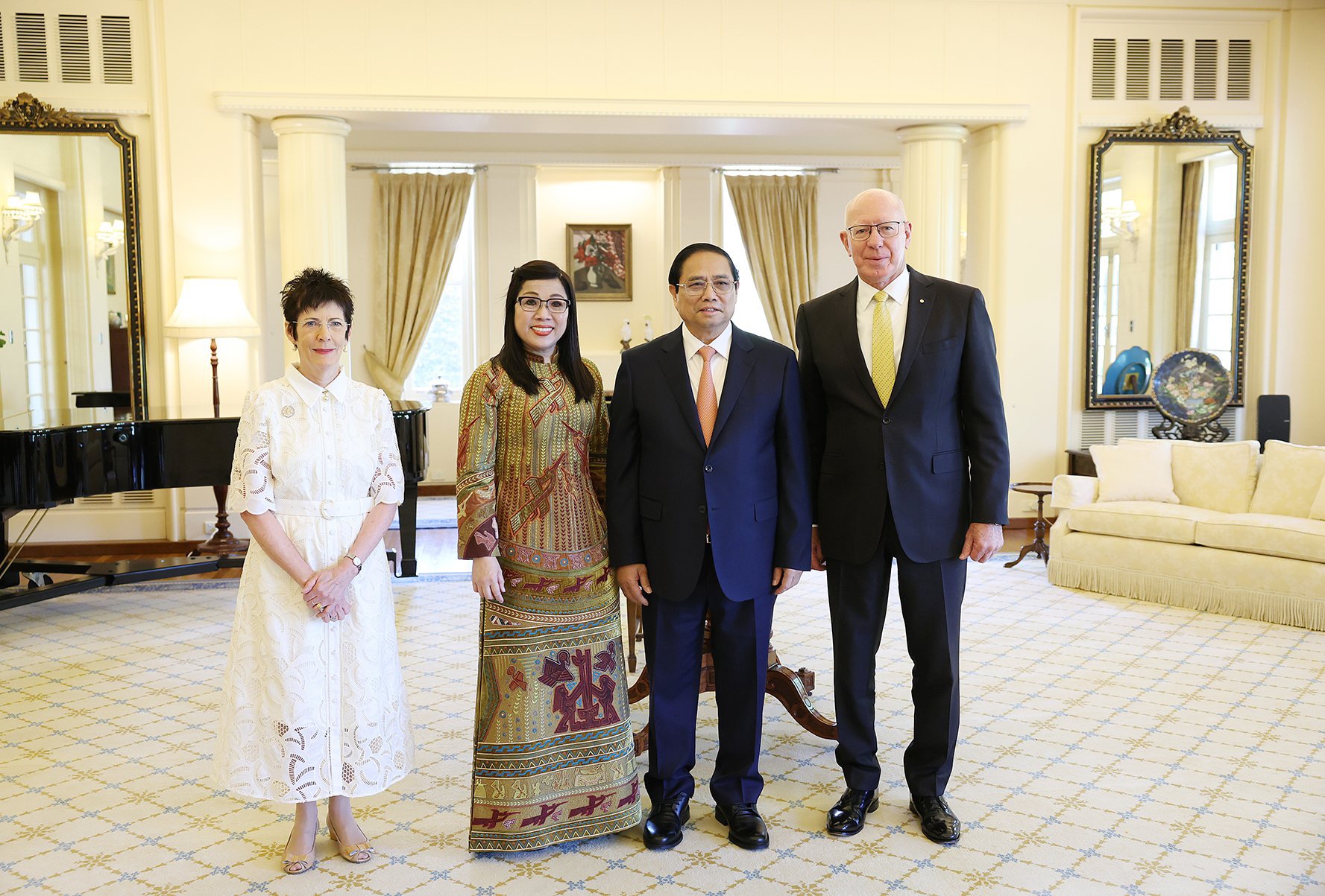 Thủ tướng Phạm Minh Chính và Phu nhân cùng Toàn quyền Australia và Phu nhân tại buổi hội kiến - Ảnh: VGP/Nhật Bắc