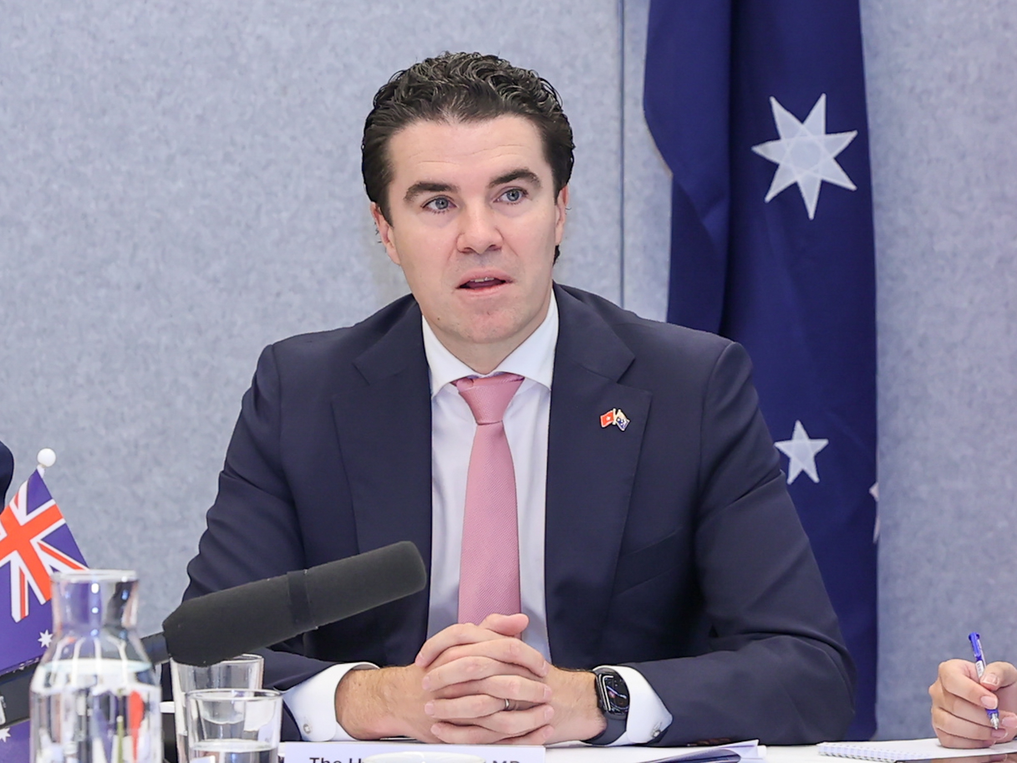 Đồng Bộ trưởng Ngoại giao Australia Tim Watts phát biểu - Ảnh: VGP/Nhật Bắc