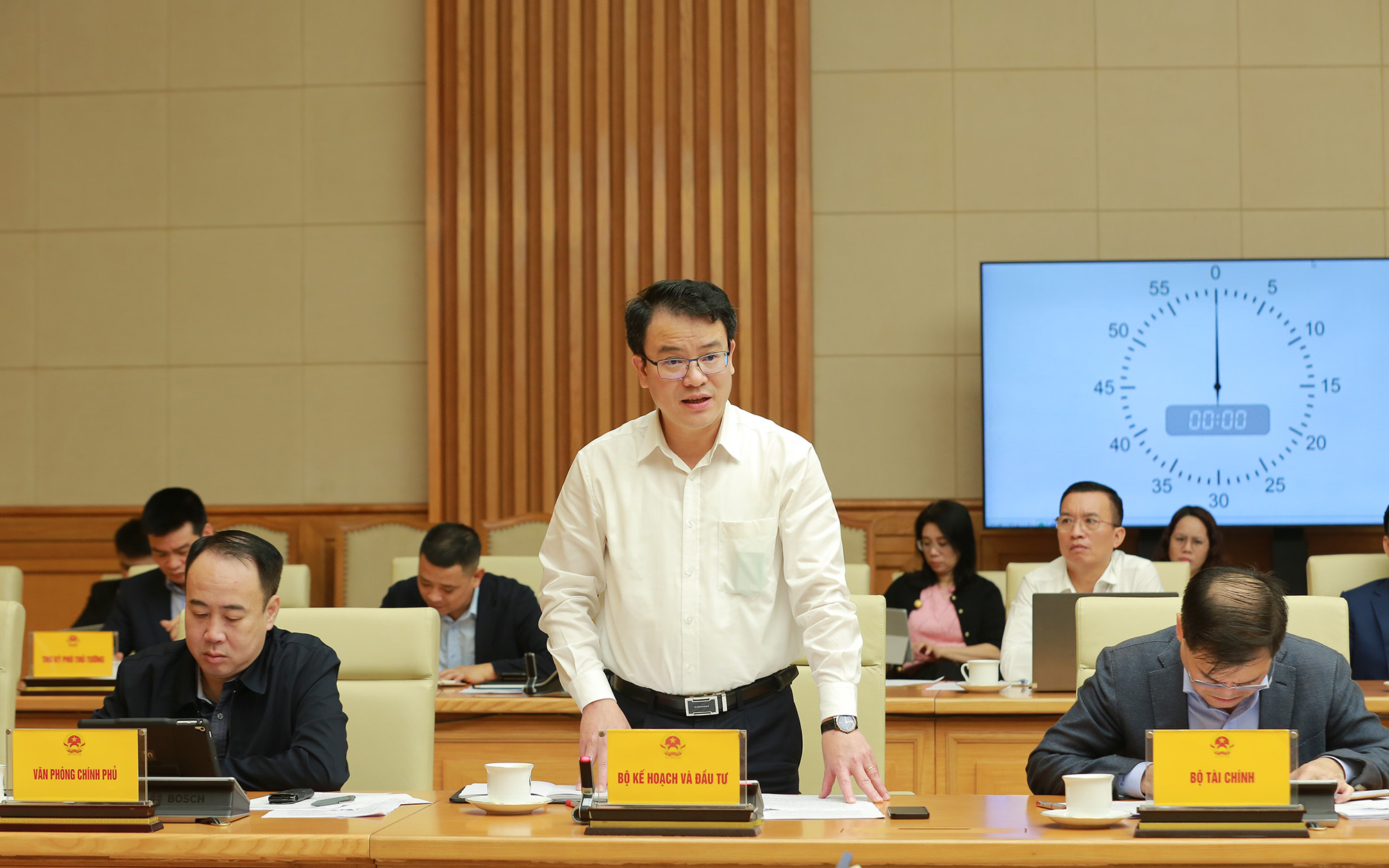Thứ trưởng Bộ KH&ĐT Trần Quốc Phương báo cáo về một số nội dung thẩm định Báo cáo đề xuất chủ trương đầu tư Chương trình mục tiêu quốc gia về phát triển văn hóa giai đoạn 2025-2035 - Ảnh: VGP/Minh Khôi
