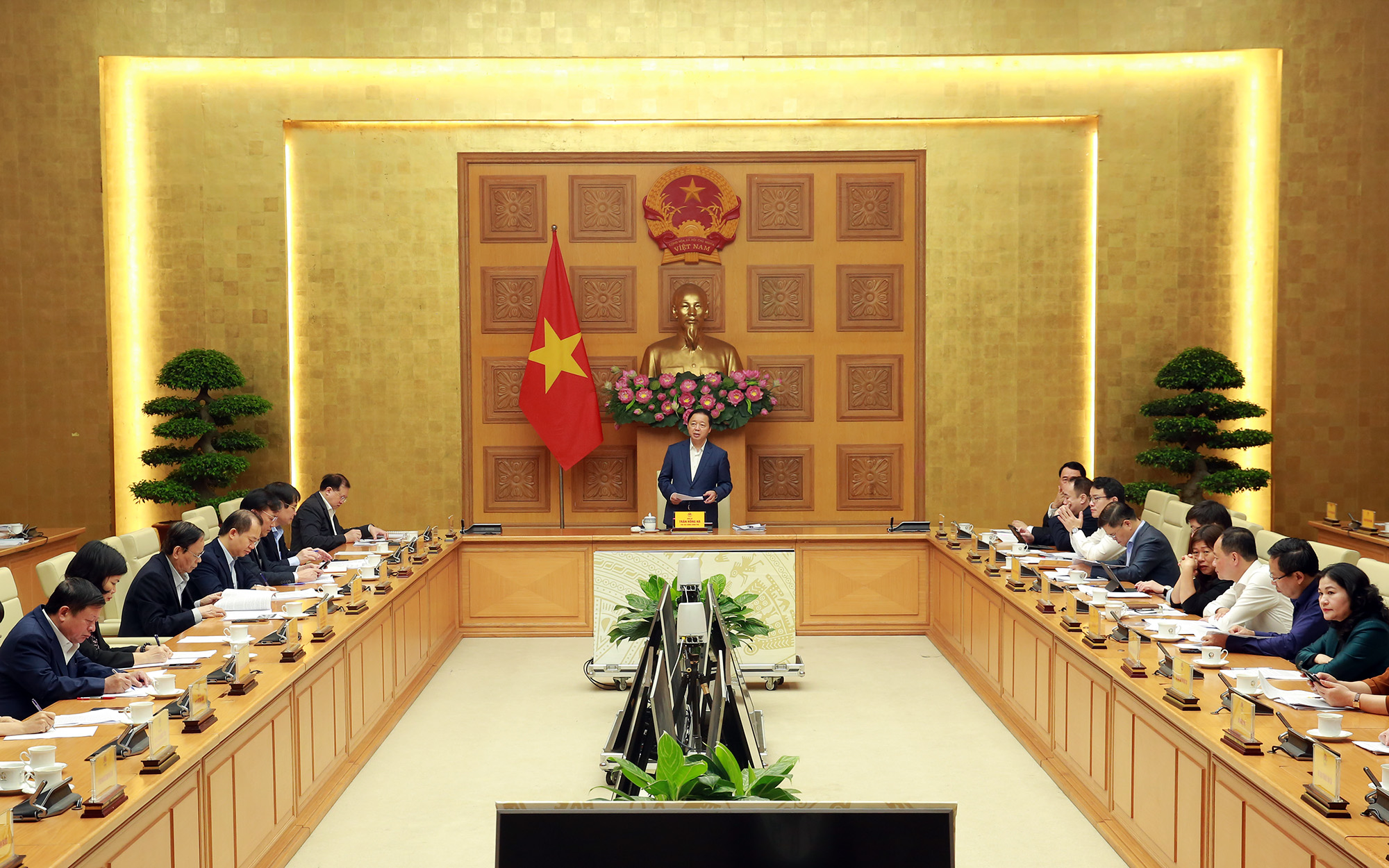 Phó Thủ tướng Trần Hồng Hà yêu cầu khẩn trương hoàn thiện Báo cáo đề xuất Chương trình mục tiêu quốc gia về phát triển văn hoá giai đoạn 2025-2035 đúng thời hạn - Ảnh: VGP/Minh Khôi