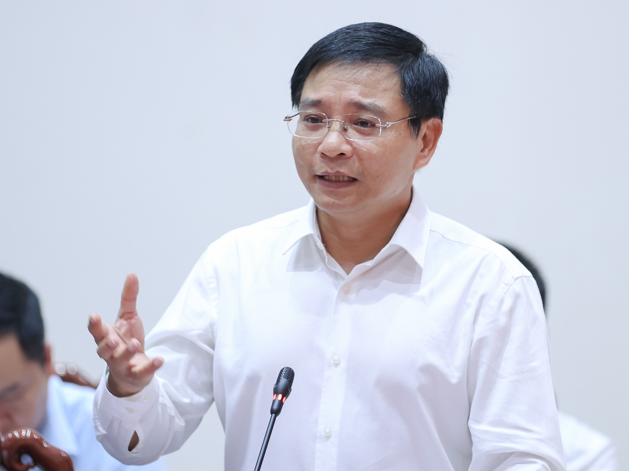 Bộ trưởng Bộ Giao thông vận tải Nguyễn Văn Thắng góp ý cho tỉnh Tiền Giang về các biện pháp phát triển kinh tế - xã hội - Ảnh VGP/Nhật Bắc