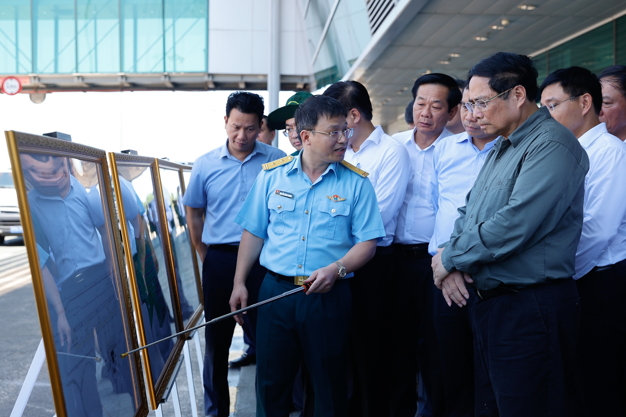 Thủ tướng Chính phủ khảo sát Cảng hàng không Quốc tế Phú Quốc - Ảnh: VGP/Nhật Bắc