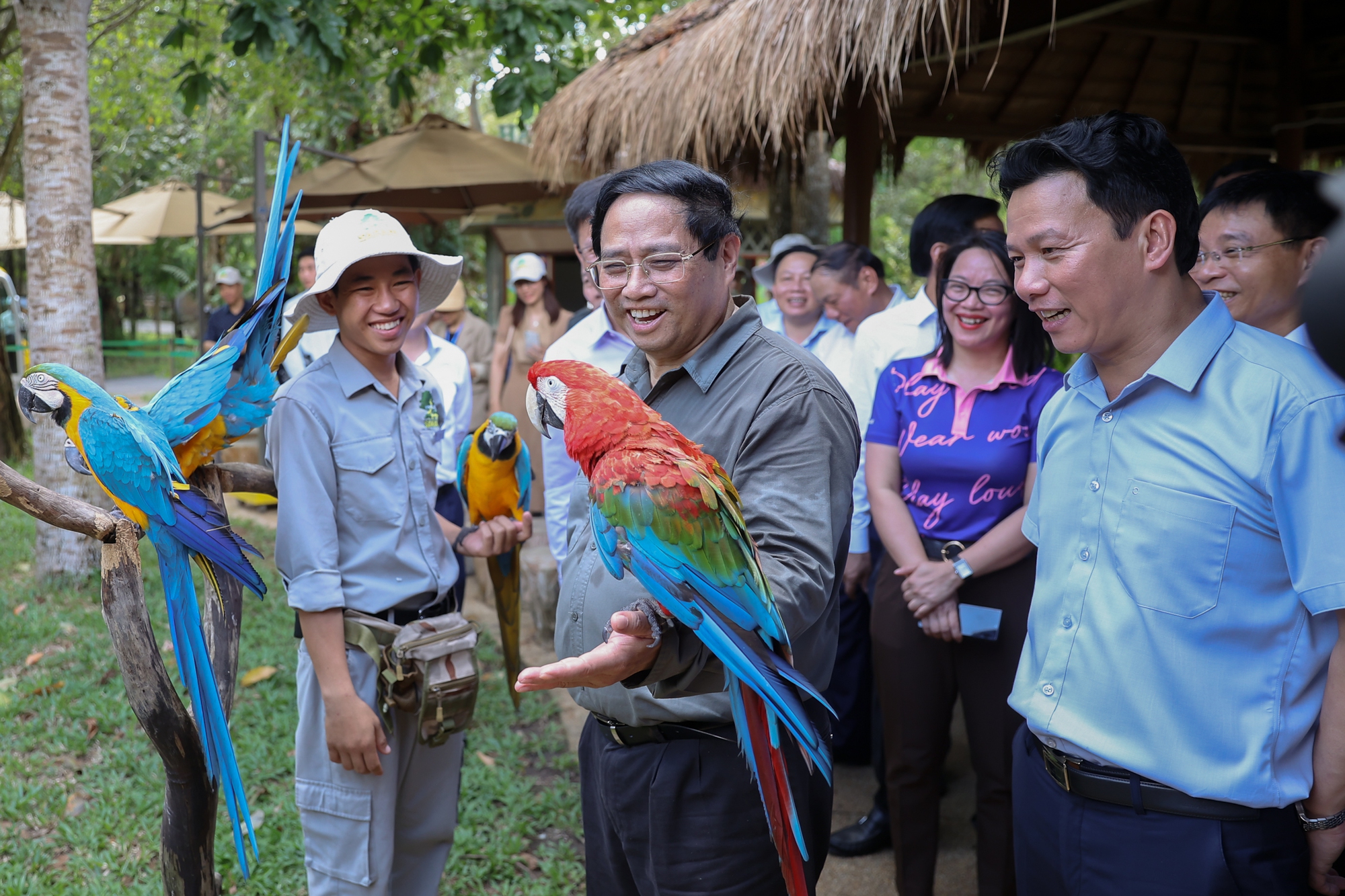Thủ tướng Chính phủ Phạm Minh Chính ghi nhận việc công viên đã có tên trên bản đồ thế giới và là một trong những vườn thú lớn nhất do con người tạo ra - Ảnh: VGP/Nhật Bắc