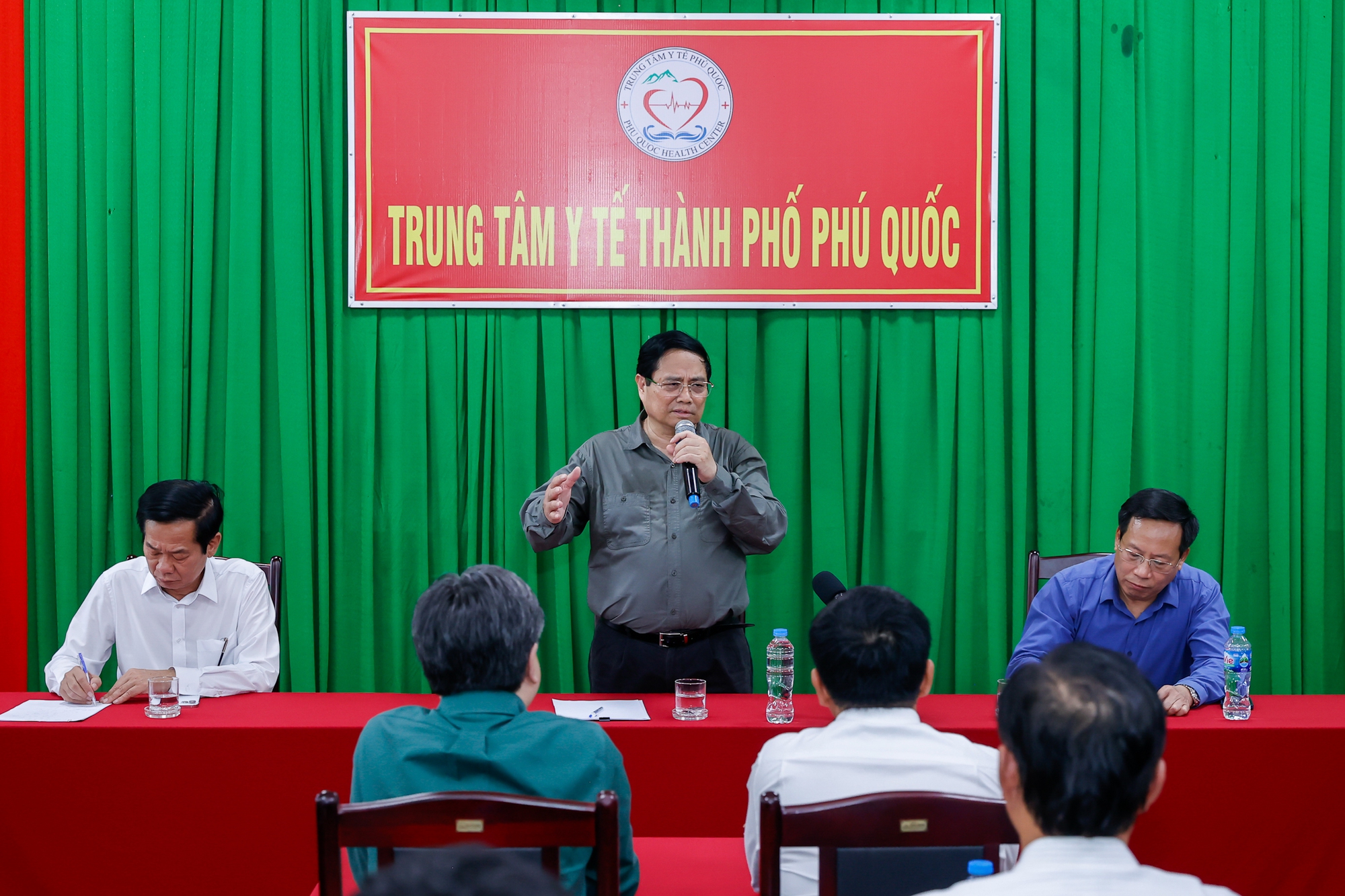 Thủ tướng yêu cầu Bộ Y tế phối hợp tỉnh Kiên Giang quy hoạch lại mạng lưới y tế đáp ứng yêu cầu - Ảnh: VGP/Nhật Bắc