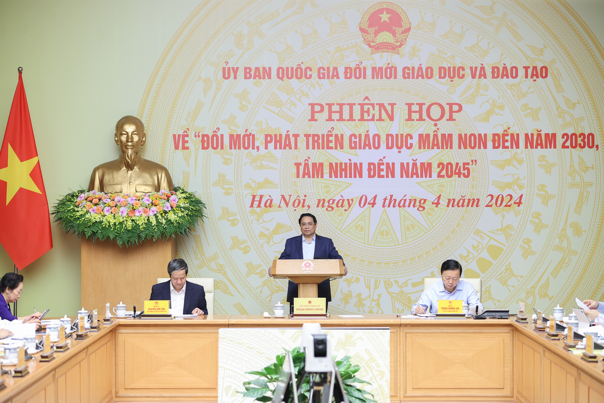 Thủ tướng Phạm Minh Chính chủ trì phiên họp của Ủy ban Quốc gia đổi mới giáo dục và đào tạo về ""đổi mới phát triển giáo dục mầm non đến năm 2030, tầm nhìn đến năm 2045" - Ảnh: VGP/Nhật Bắc