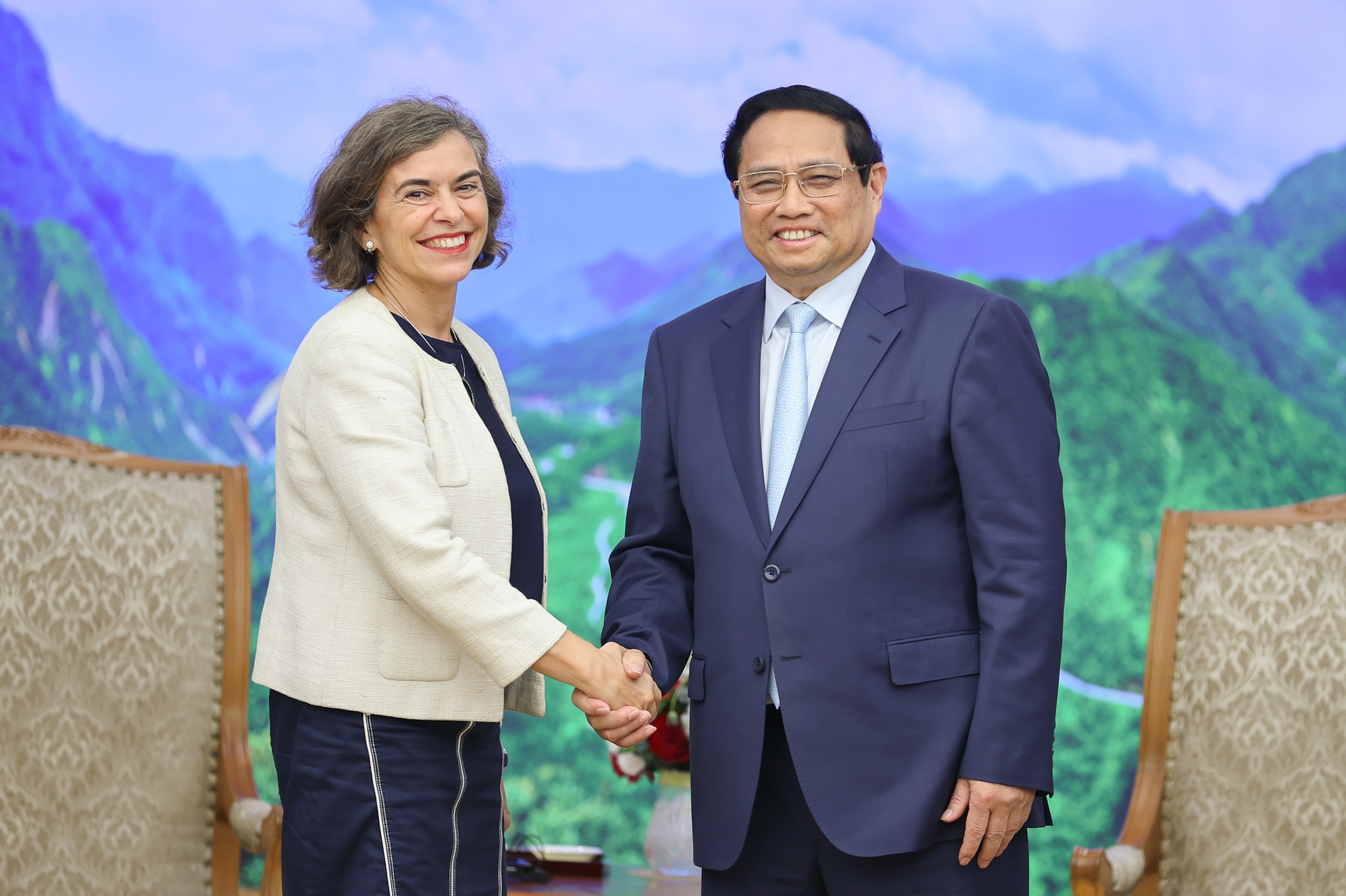 Thủ tướng Phạm Minh Chính tiếp Đại sứ Tây Ban Nha Carmen Cano de Lasala tới chào xã giao nhân dịp bắt đầu nhiệm kỳ tại Việt Nam - Ảnh: VGP/Nhật Bắc