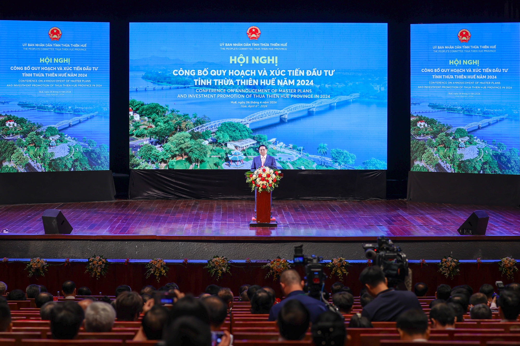 Thủ tướng nhấn mạnh, Thừa Thiên Huế cần chú trọng, tập trung thực hiện ""1 trọng tâm, 2 tăng cường, 3 đẩy mạnh" khi triển khai các quy hoạch - Ảnh: VGP/Nhật Bắc