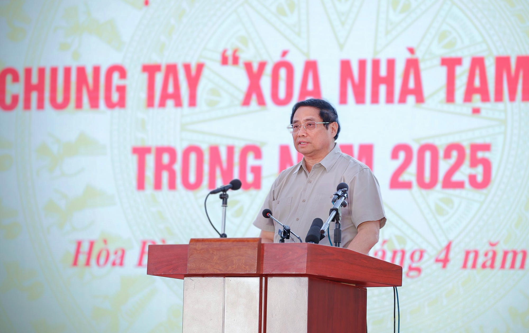 Thủ tướng Phạm Minh Chính phát biểu phát động phong trào thi đua cả nước chung tay ""xóa nhà tạm, nhà dột nát" trên phạm vi cả nước trong năm 2025 - Ảnh: VGP/Nhật Bắc