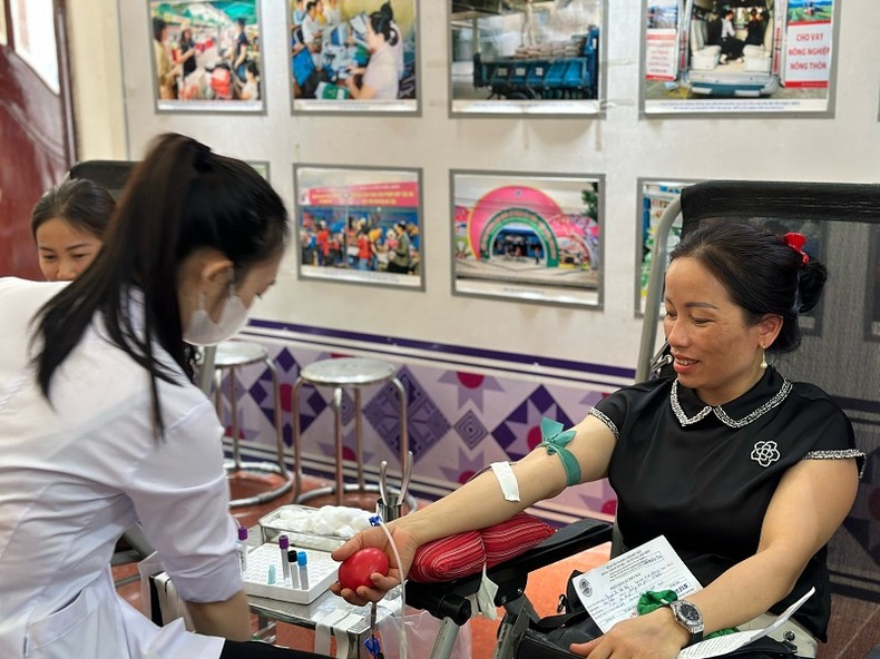 Cán bộ, nhân dân Điện Biên tình nguyện hiến máu hưởng ứng Tháng Nhân đạo năm 2024.