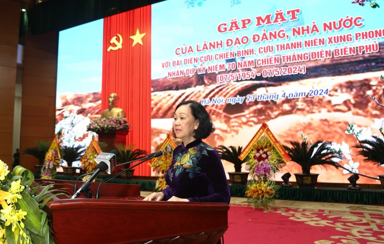 Thay mặt lãnh đạo Đảng, Nhà nước, đồng chí Trương Thị Mai phát biểu ý kiến tại buổi gặp mặt.