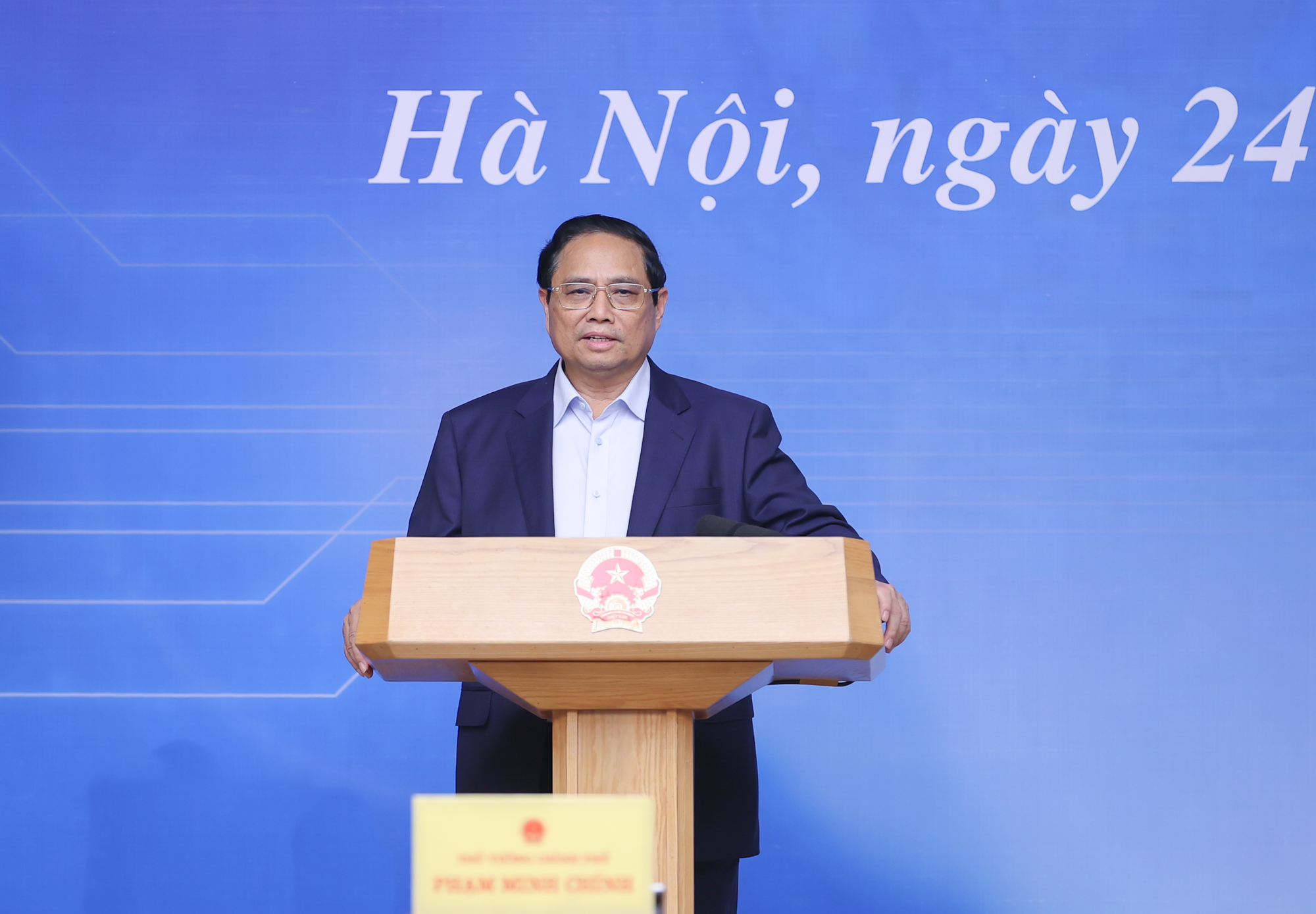 Thủ tướng Phạm Minh Chính nhấn mạnh, phát triển nguồn nhân lực cho công nghiệp bán dẫn là ""đột phá của đột phá" trong đào tạo nhân lực chất lượng cao - Ảnh: VGP/Nhật Bắc