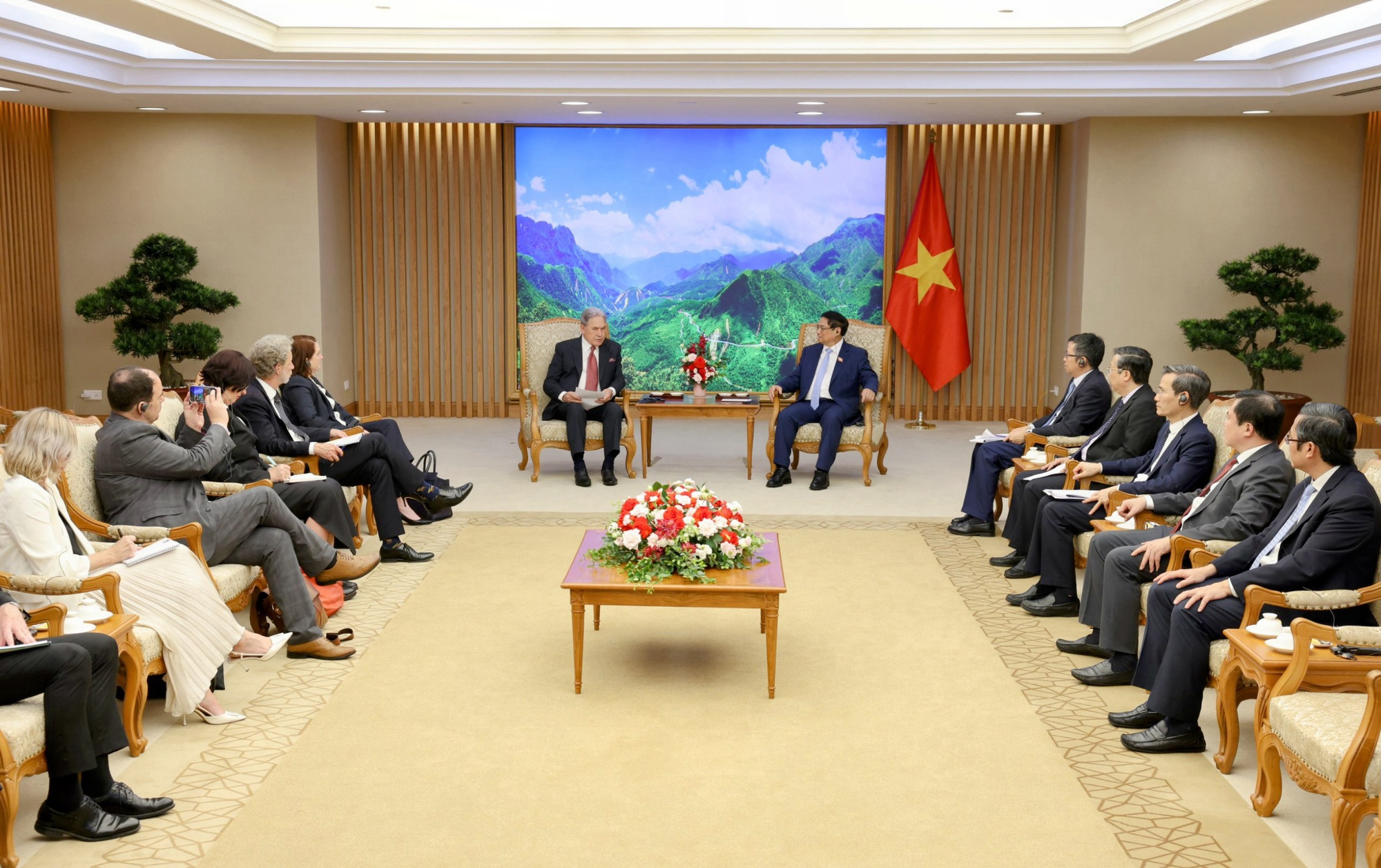 Phó Thủ tướng, Bộ trưởng Ngoại giao Winston Peters khẳng định New Zealand coi trọng vai trò của Việt Nam ở khu vực và quan hệ Đối tác Chiến lược Việt Nam-New Zealand